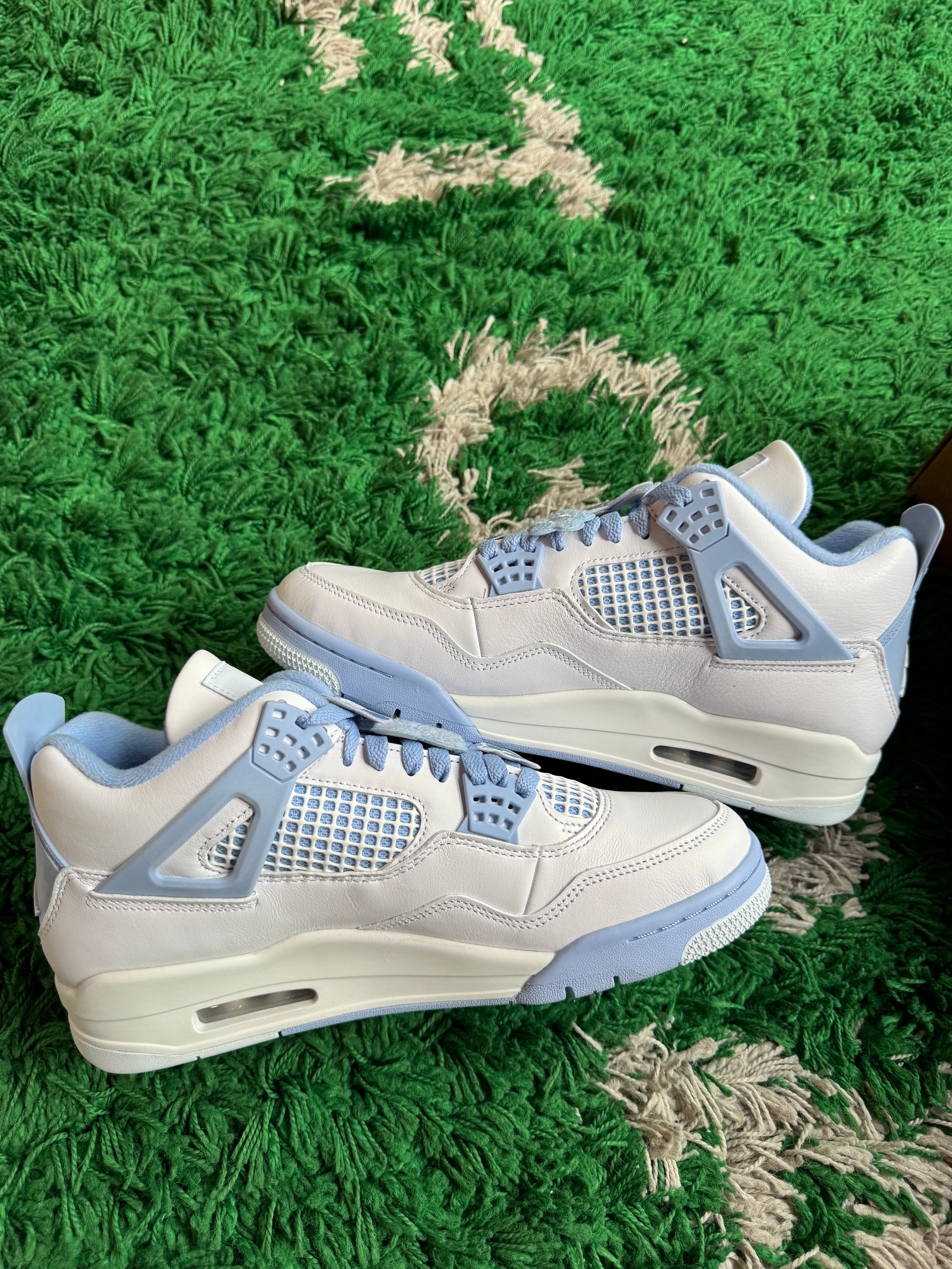 Jordan 4 “Forget Me Not”