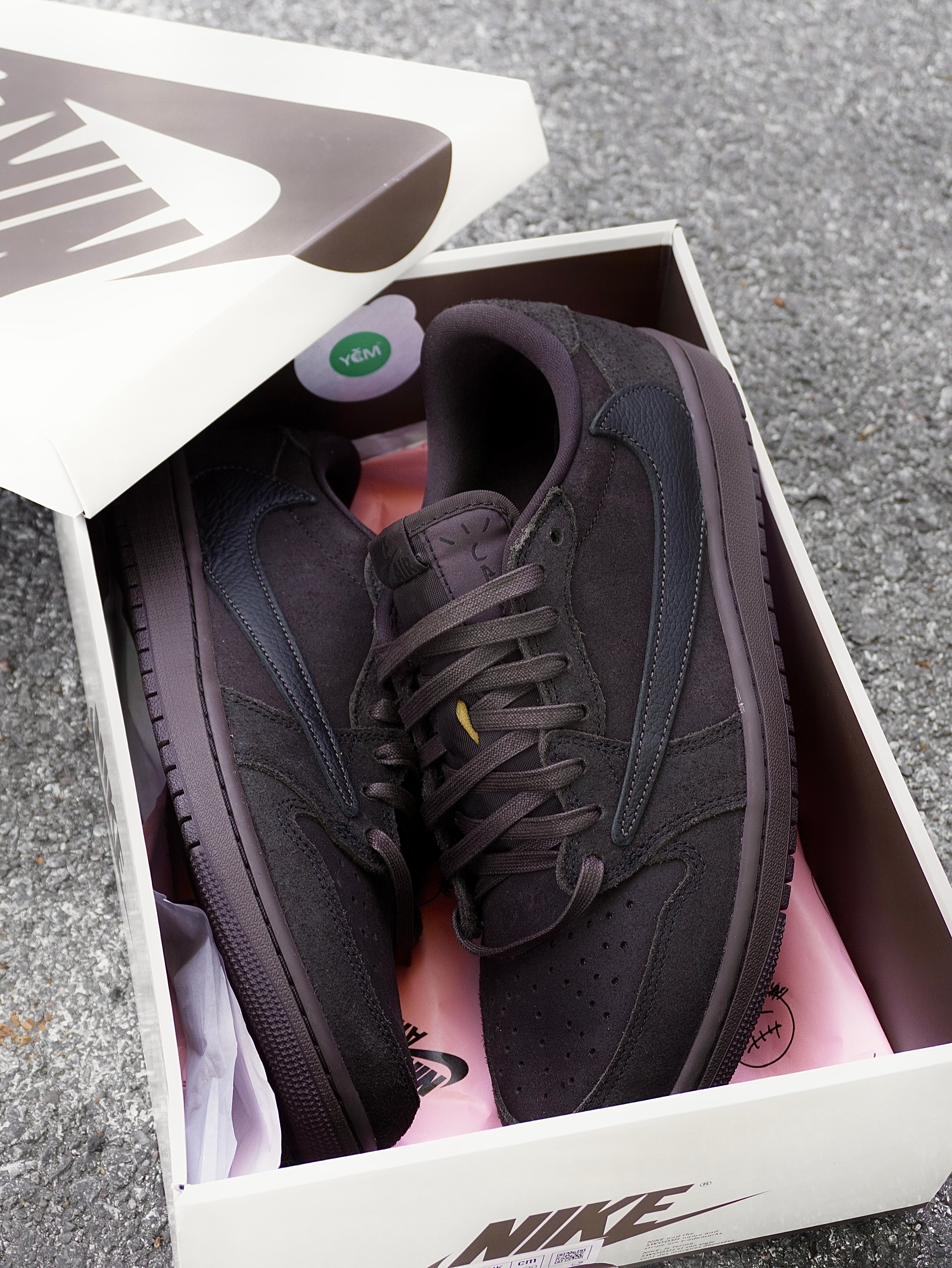 Travis Scott Jordan 1 Low “Velvet Brown”