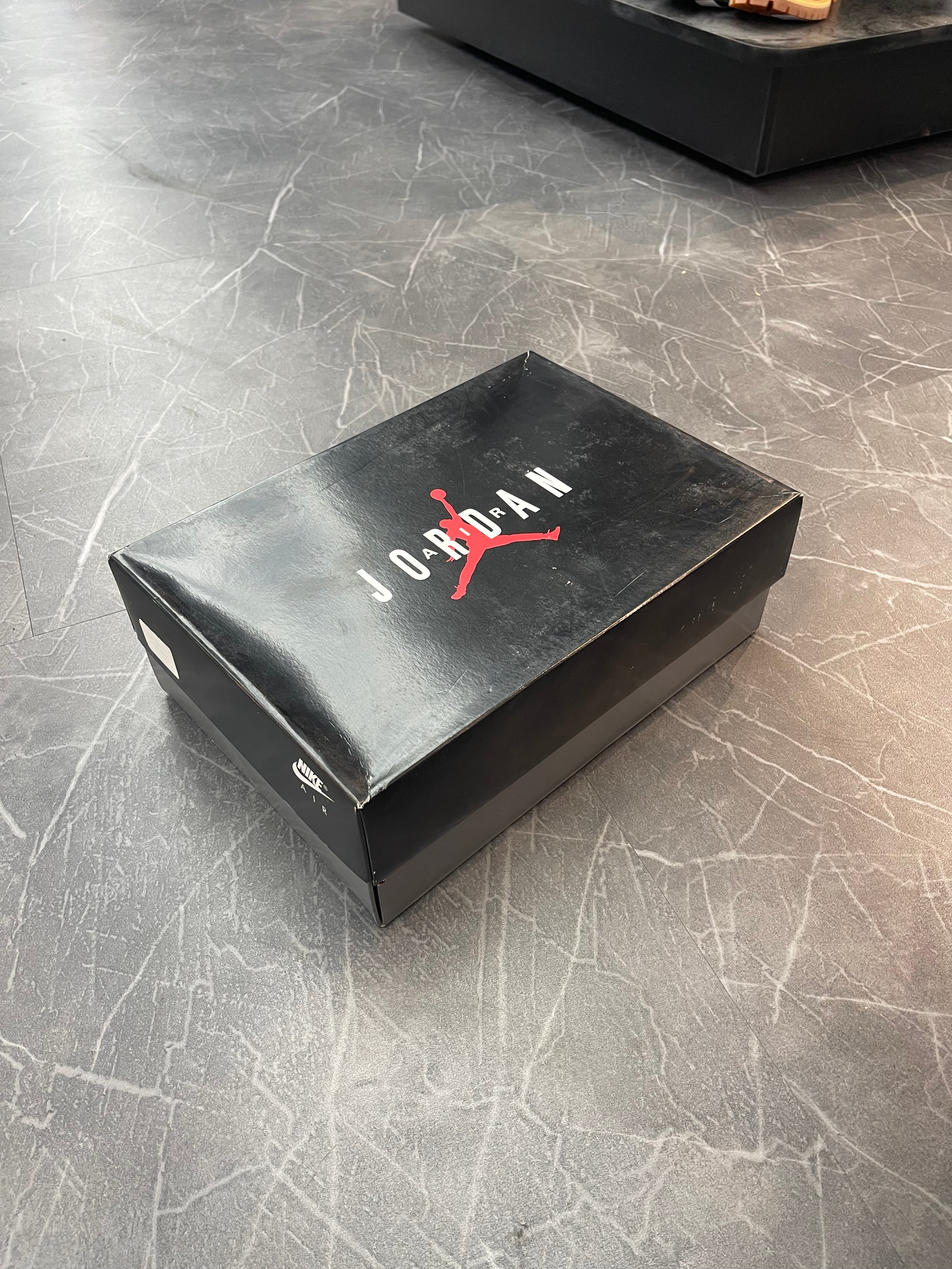 Jordan 11 Low “Space Jam”