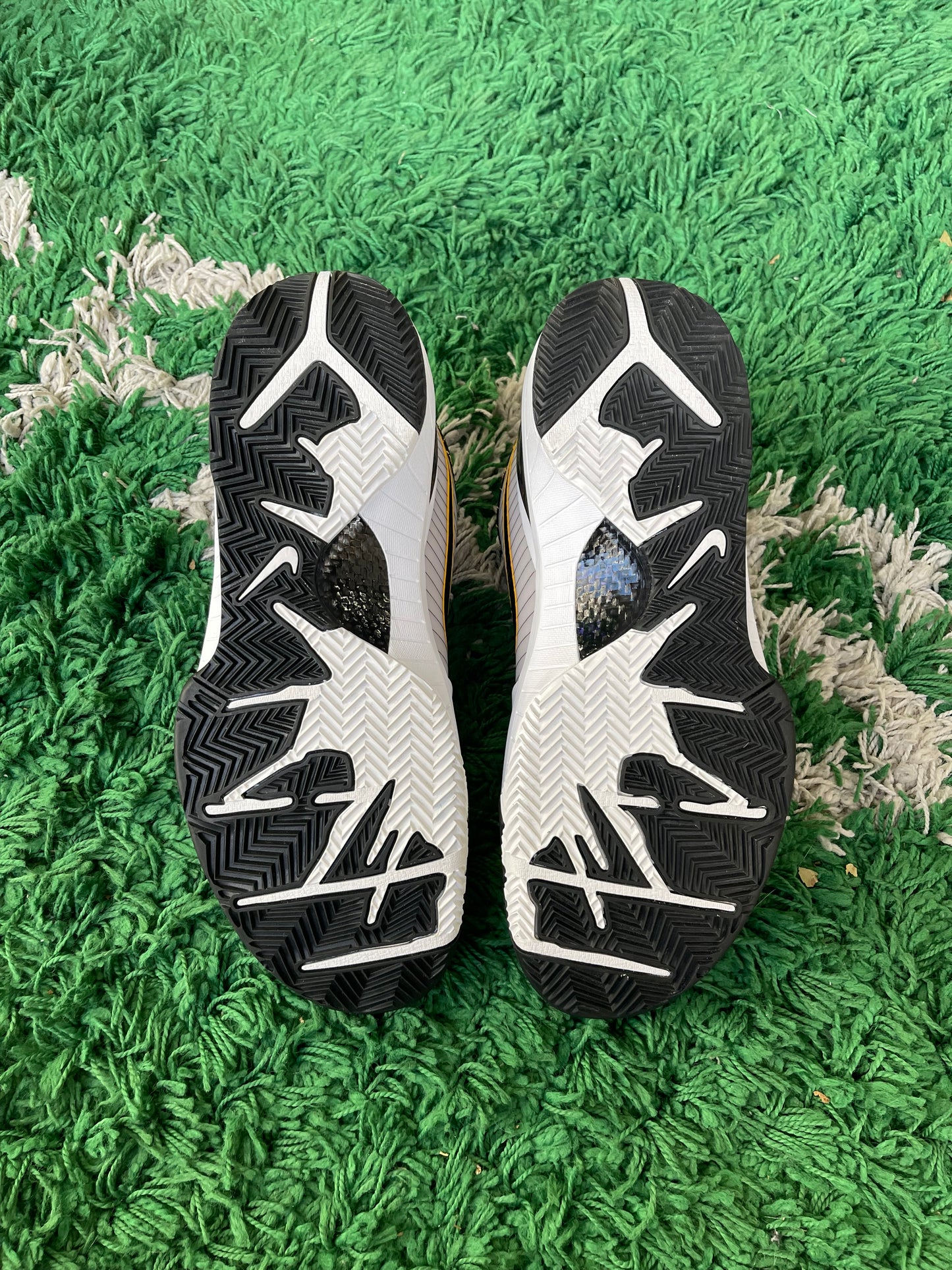 Nike Kobe 4 Protro “White Black Del Sol”