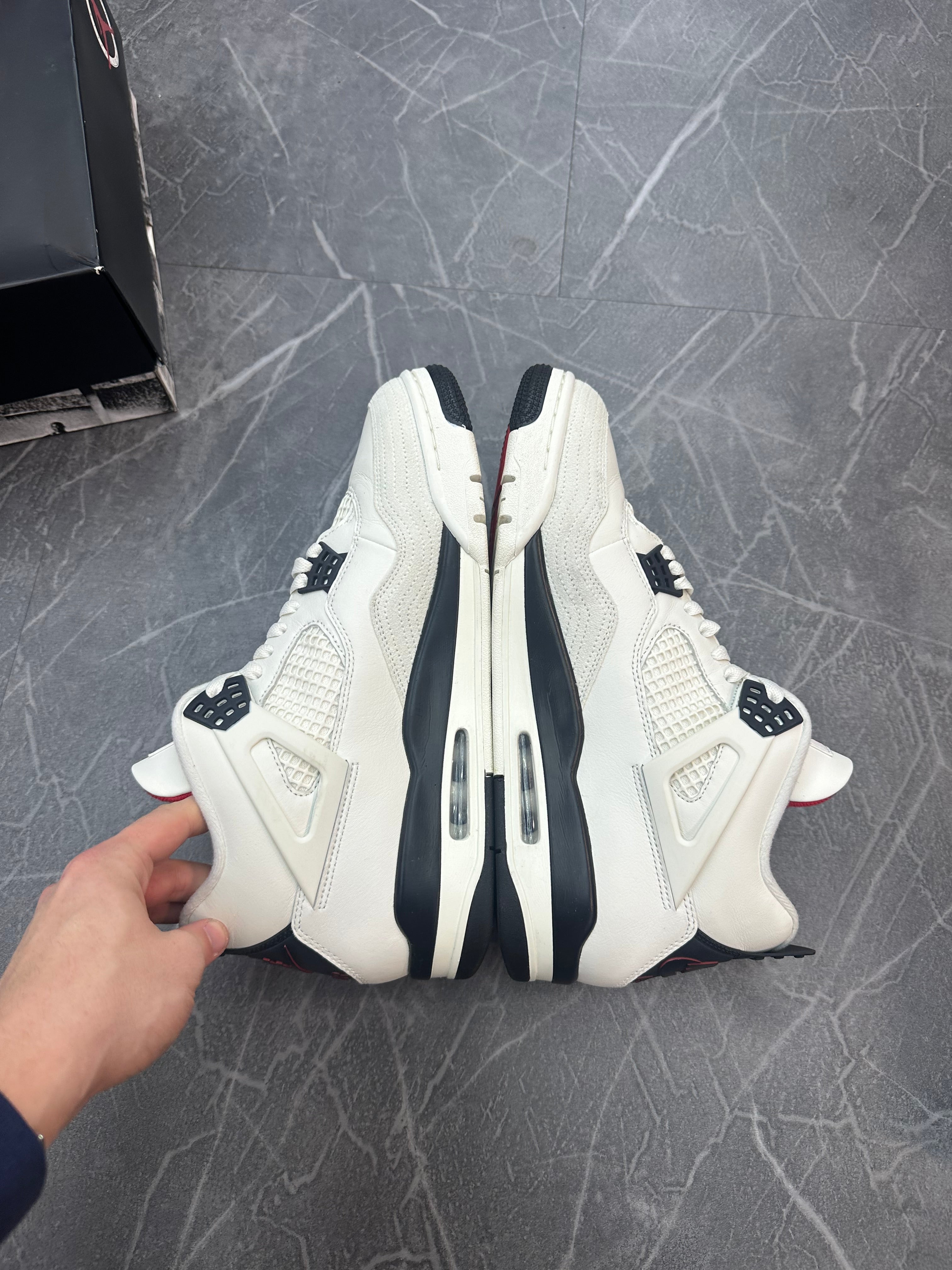 Jordan 4 “Flight Club”