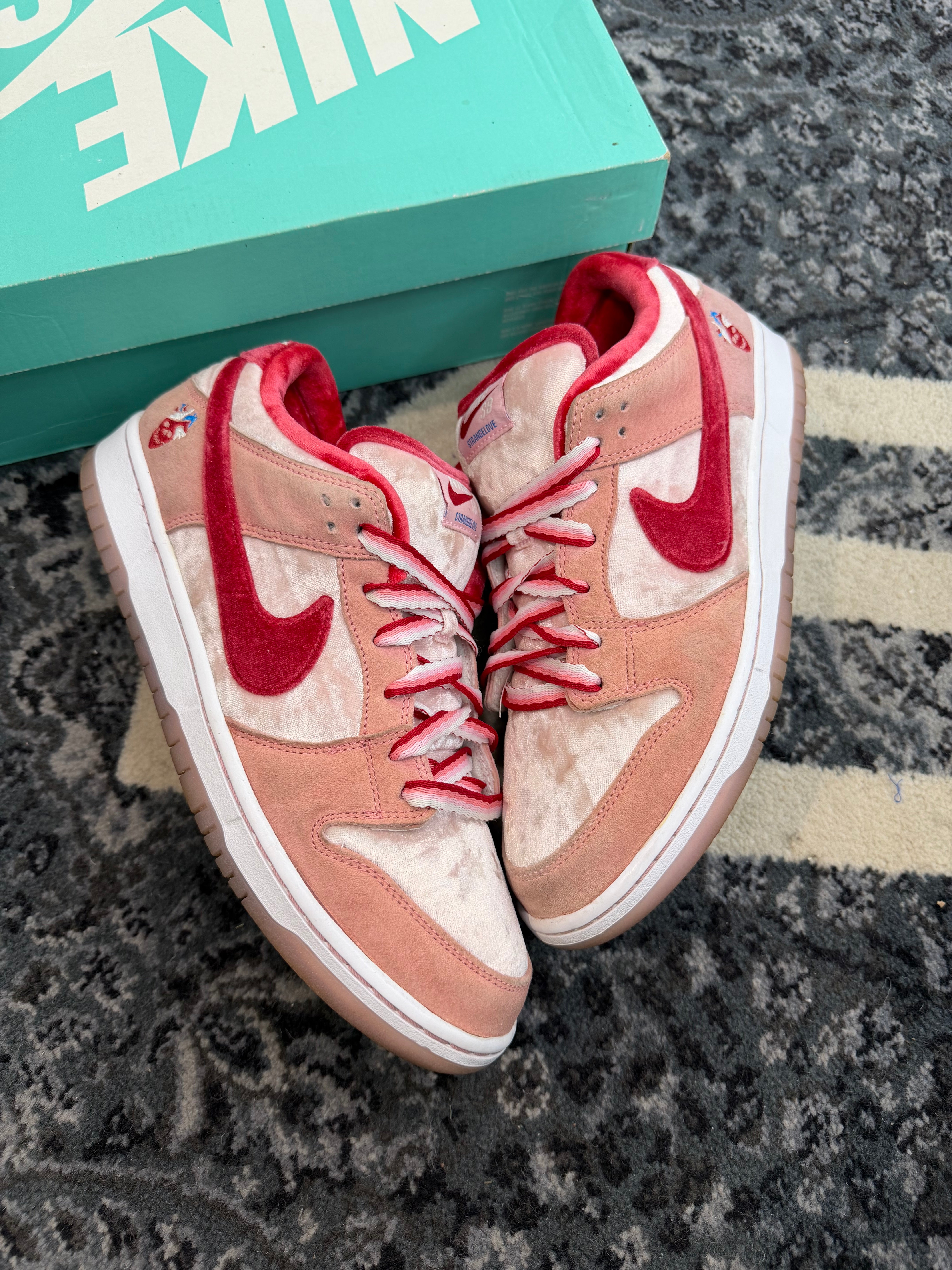 Nike SB Dunk Low “Strange Love”