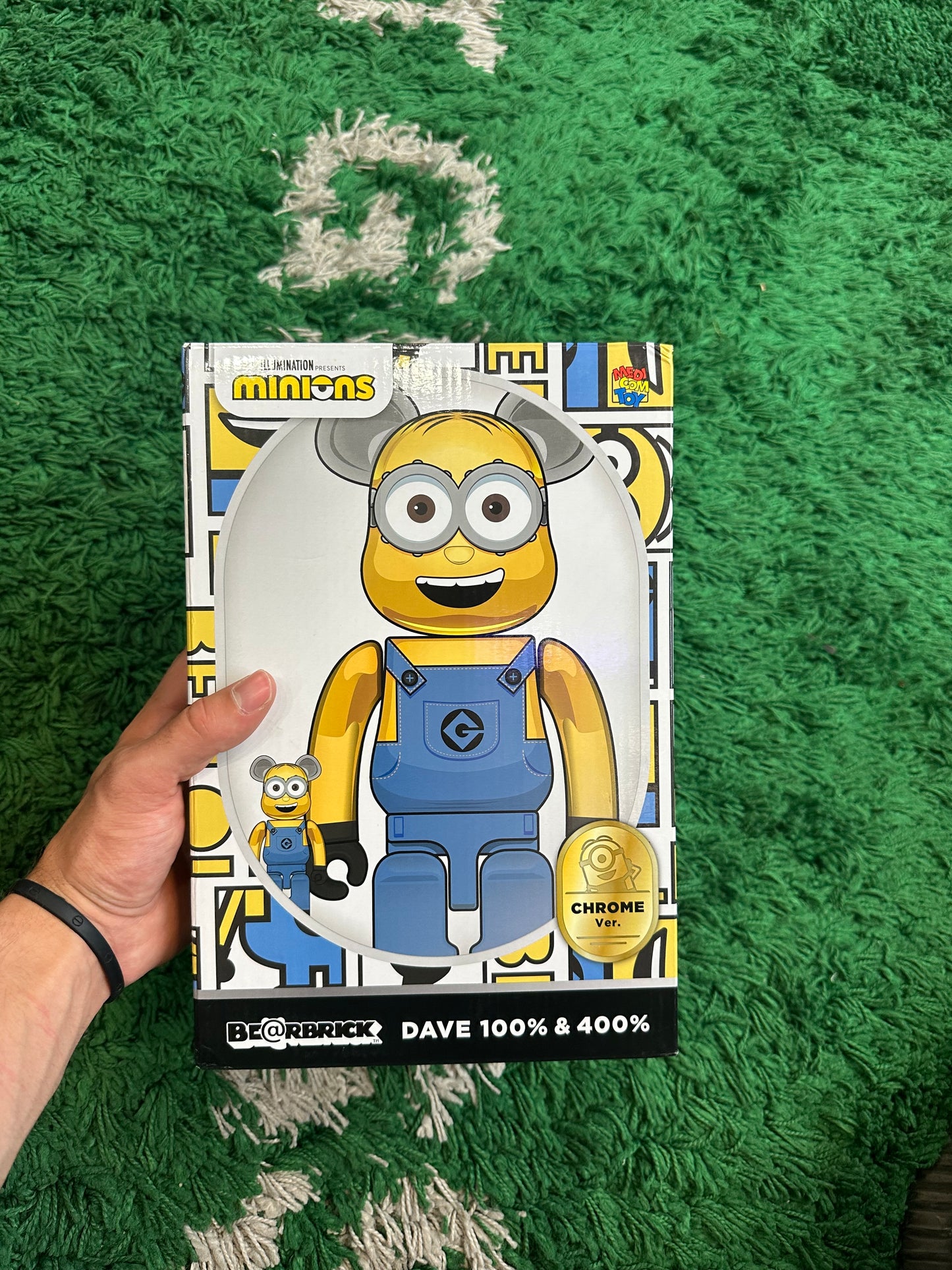 Bearbrick 100% And 400% “Dave The Minion”
