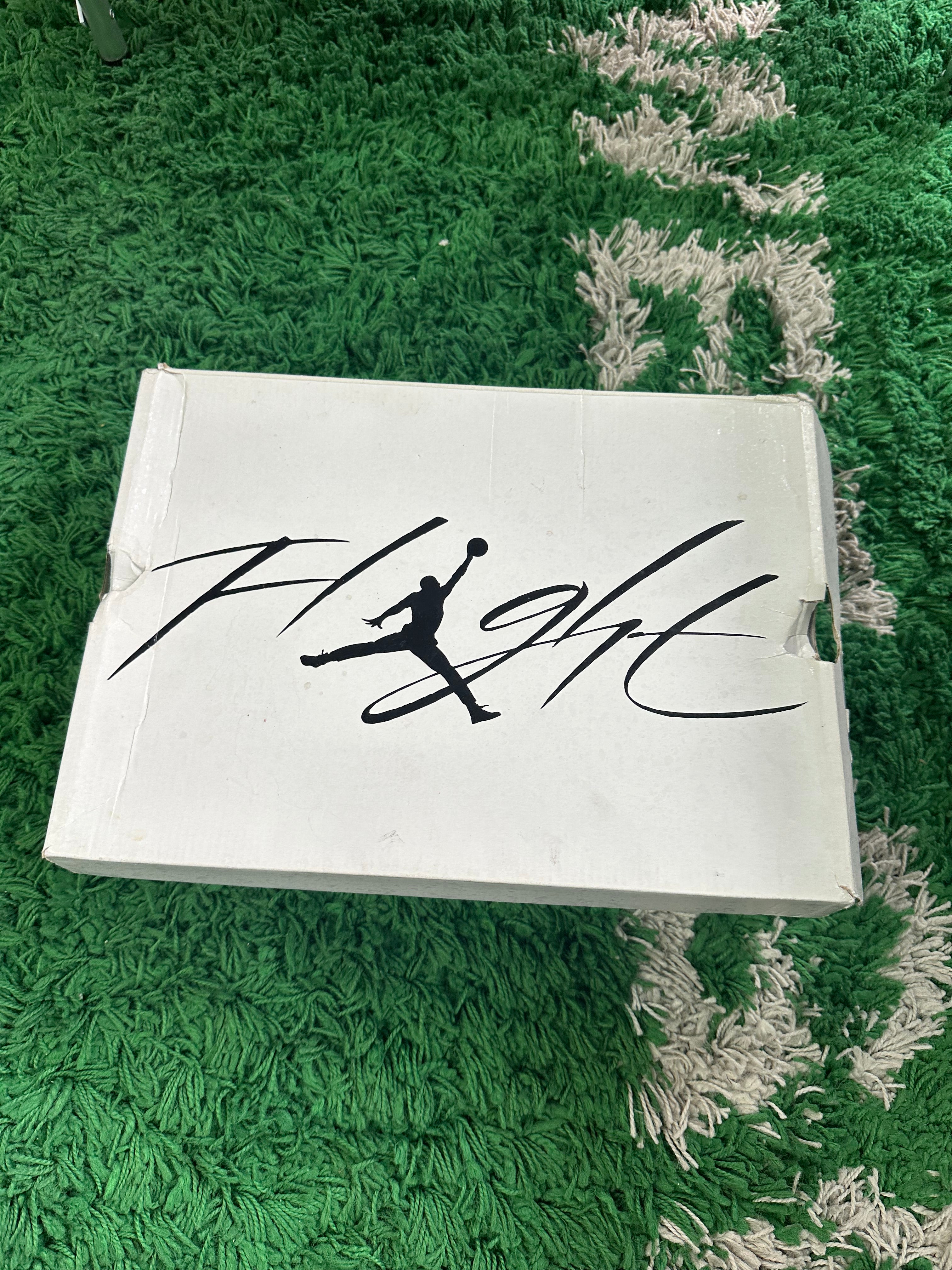 Jordan 4 “White Thunder”