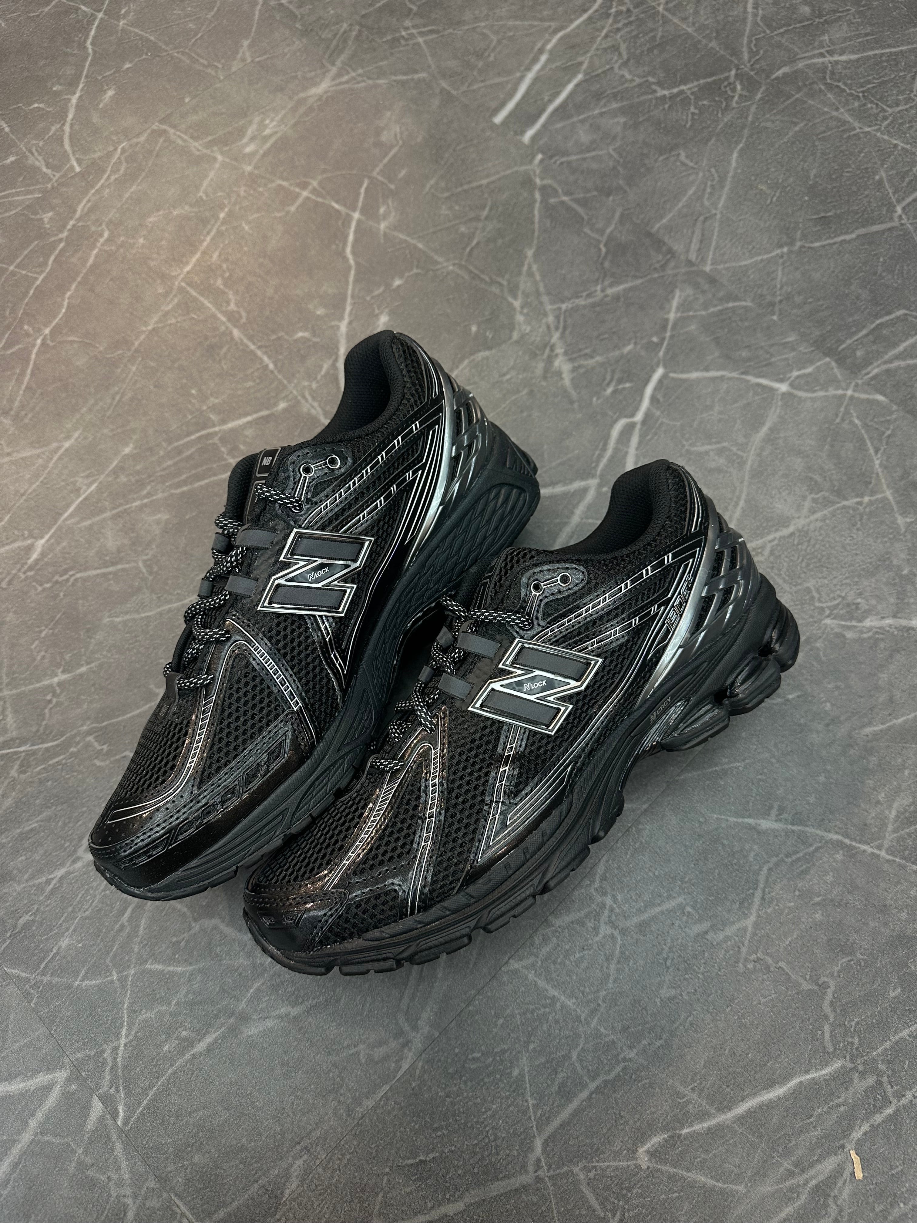 New Balance 1906R “Black Silver”