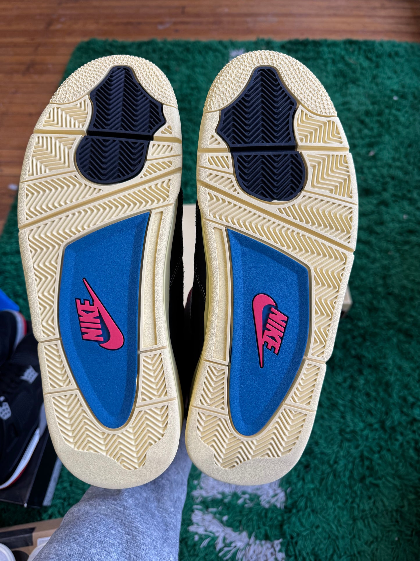 Jordan 4 x Union “Off Noir”