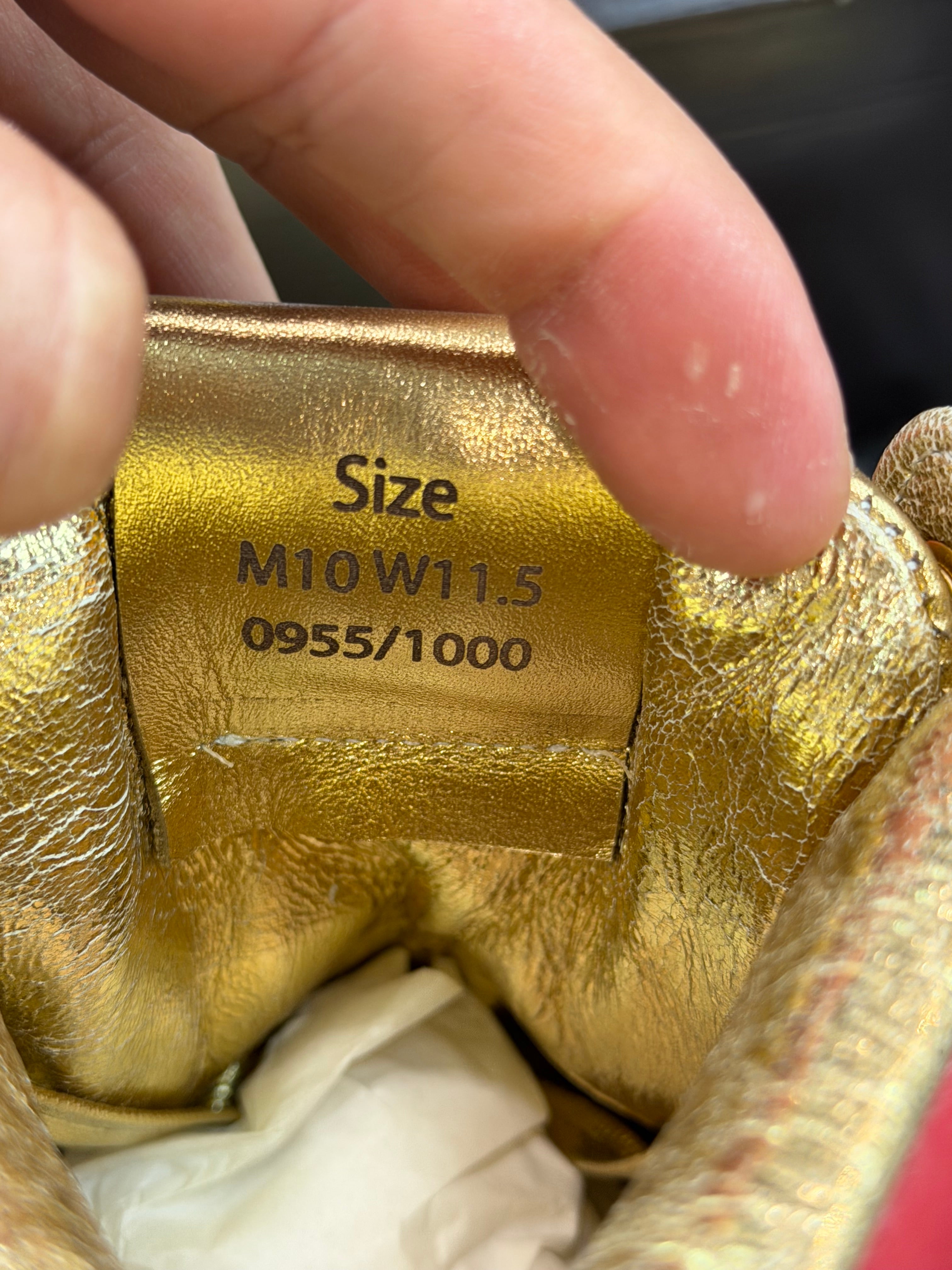 Donald Trump Never Surrender Sneakers “Gold”