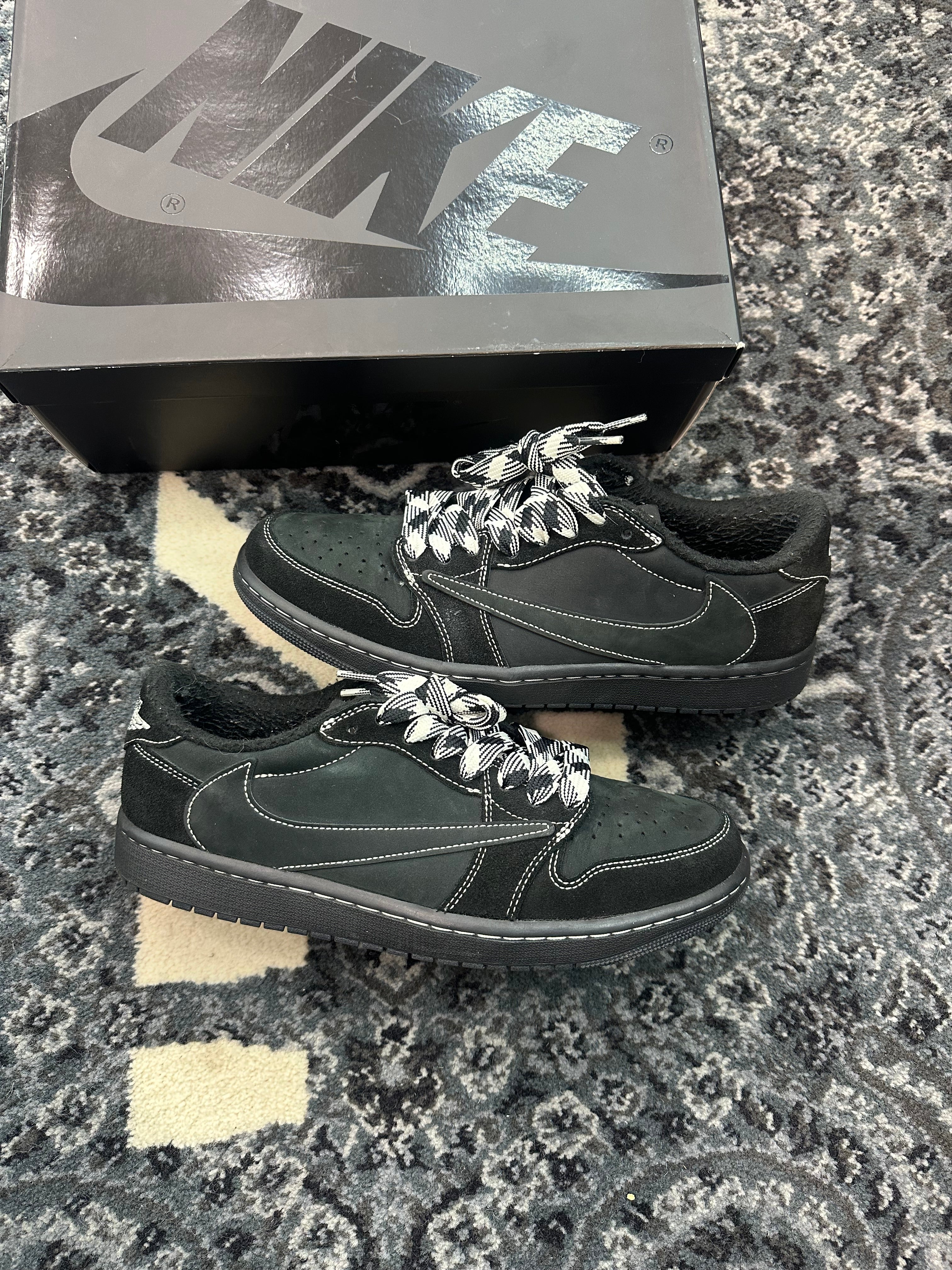 Jordan 1 Low Travis Scott “Phantom”