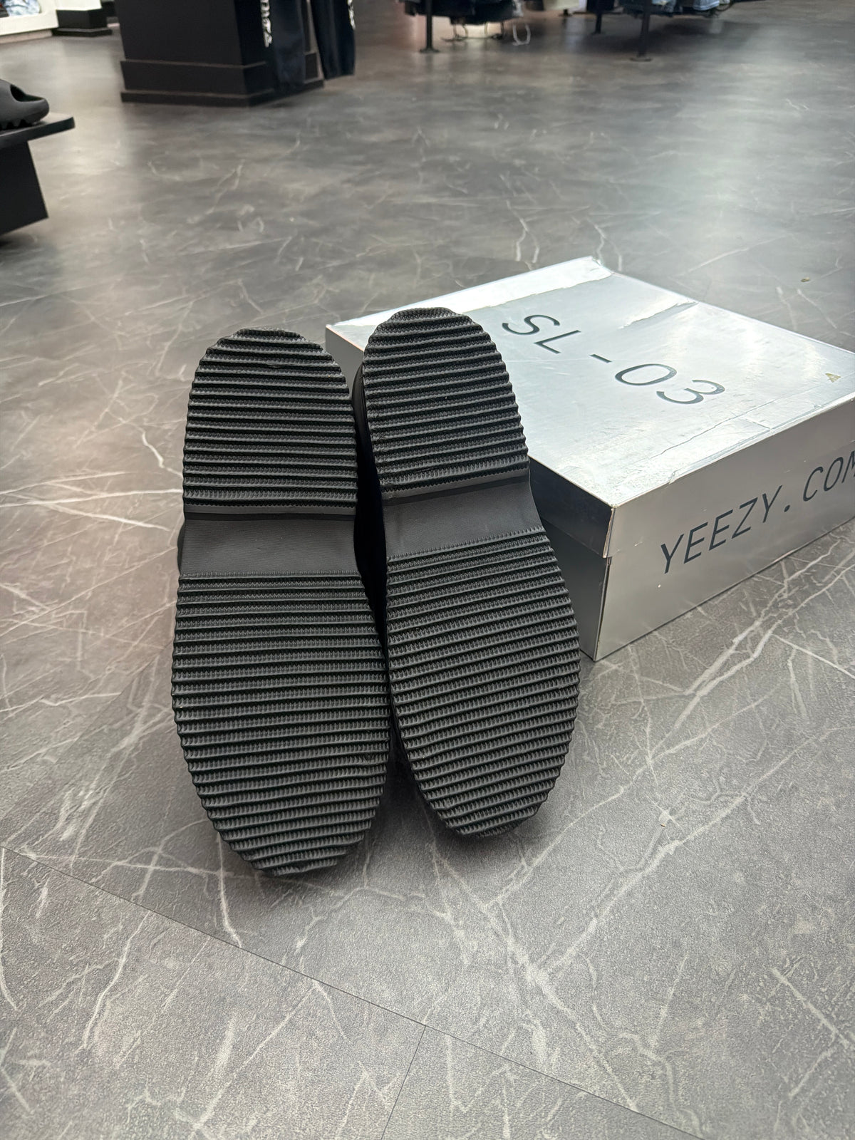 YZY SL-03 Black
