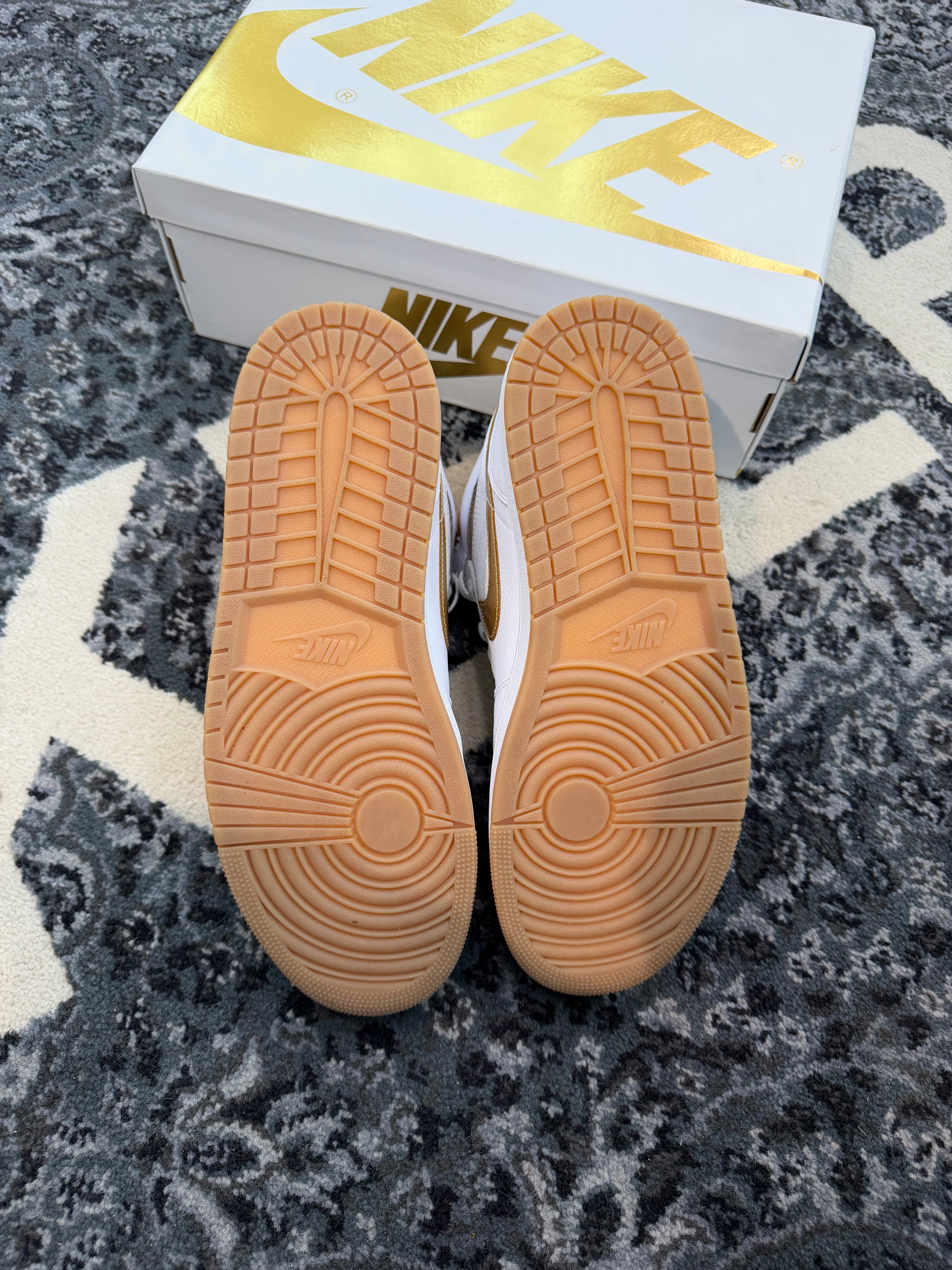 Jordan 1 High “Metallic Gold”
