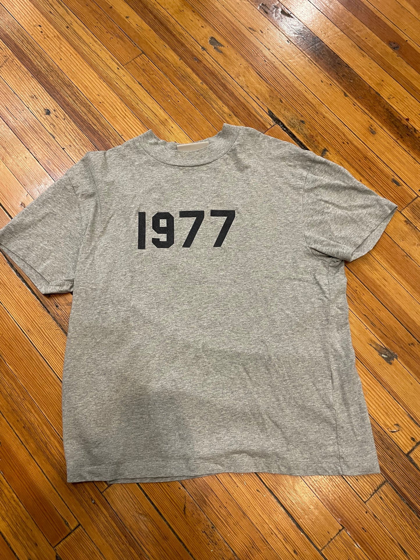 Essentials 1977 Tee “Dark Oatmeal”