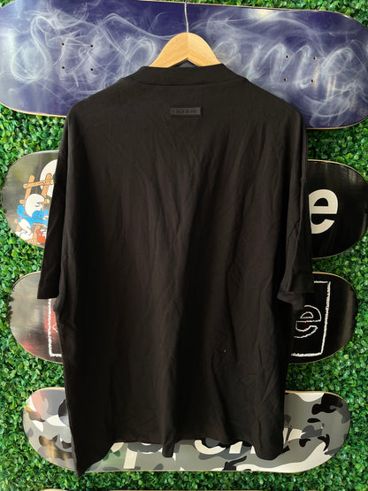 Essentials Tee Small Center Logo Black