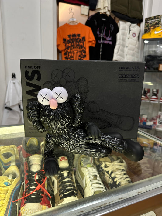 KAWS TIME OFF FIGURE “Black”