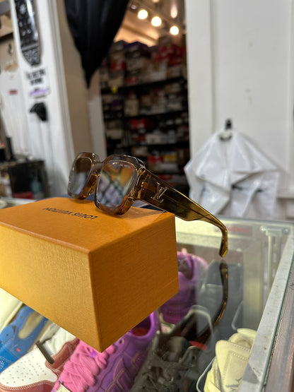 Louis Vuitton Clash Round Sunglasses