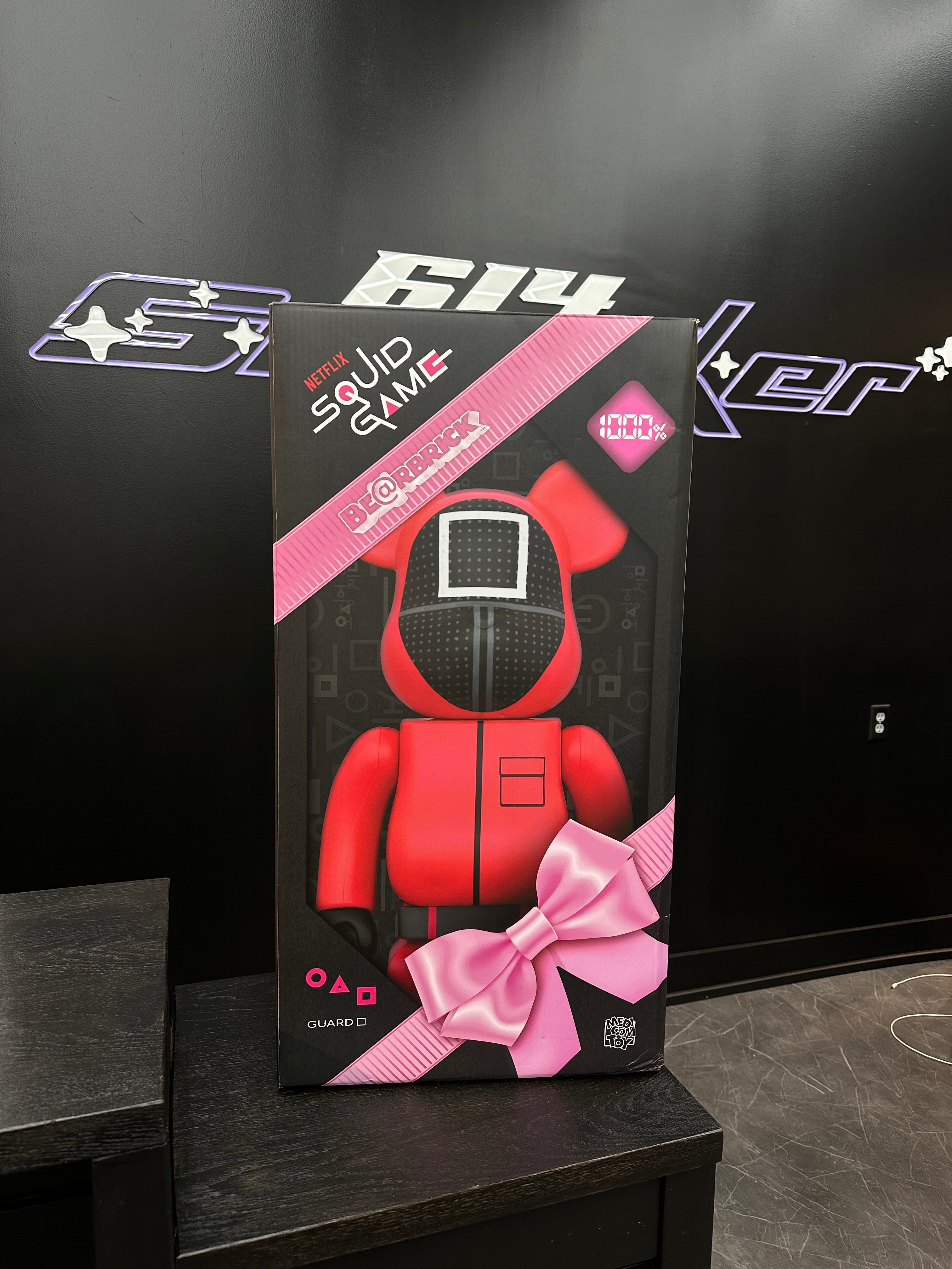 Bearbrick 1000% “Squid Game Guard”