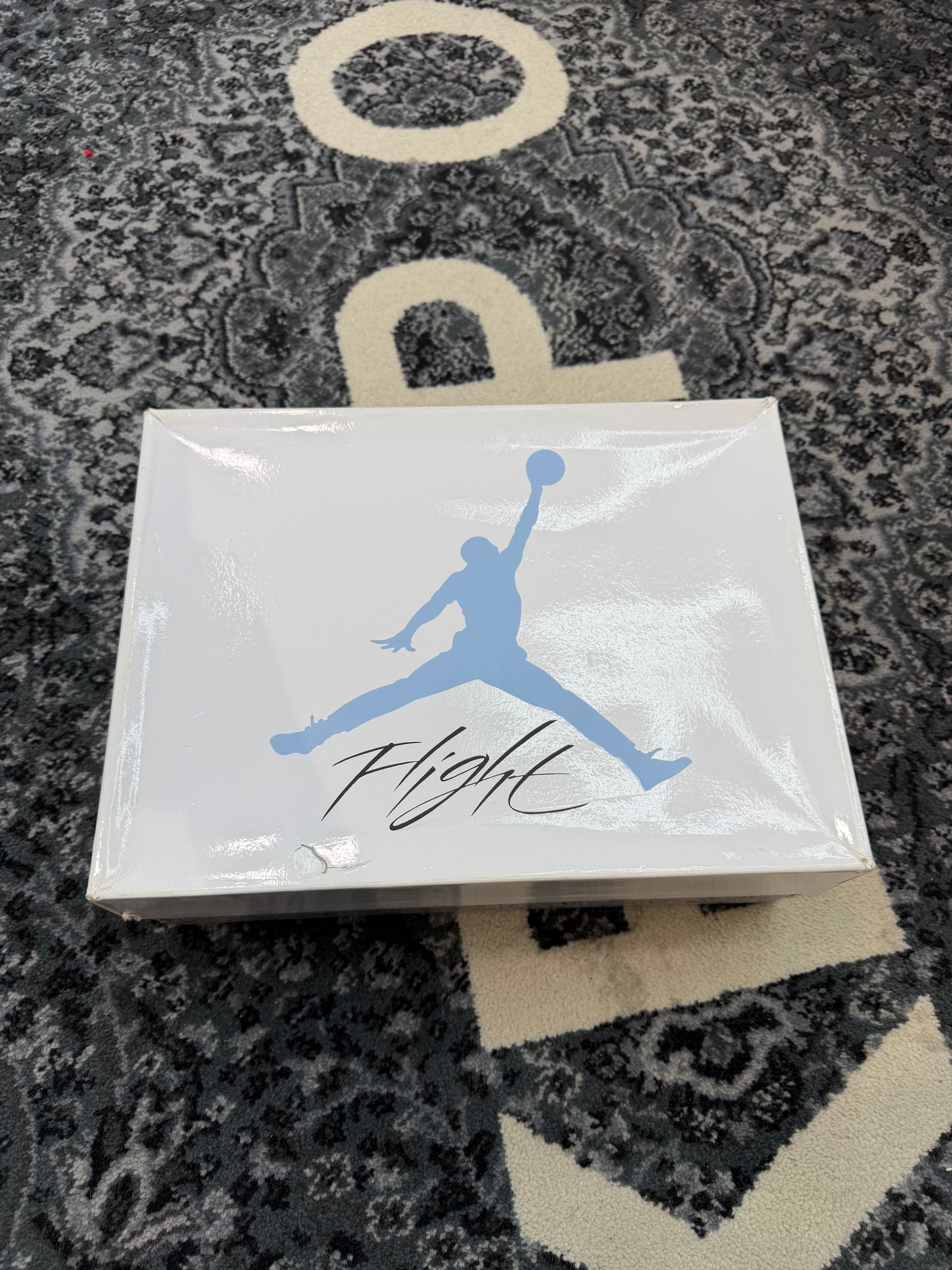 Jordan 4 “University Blue”