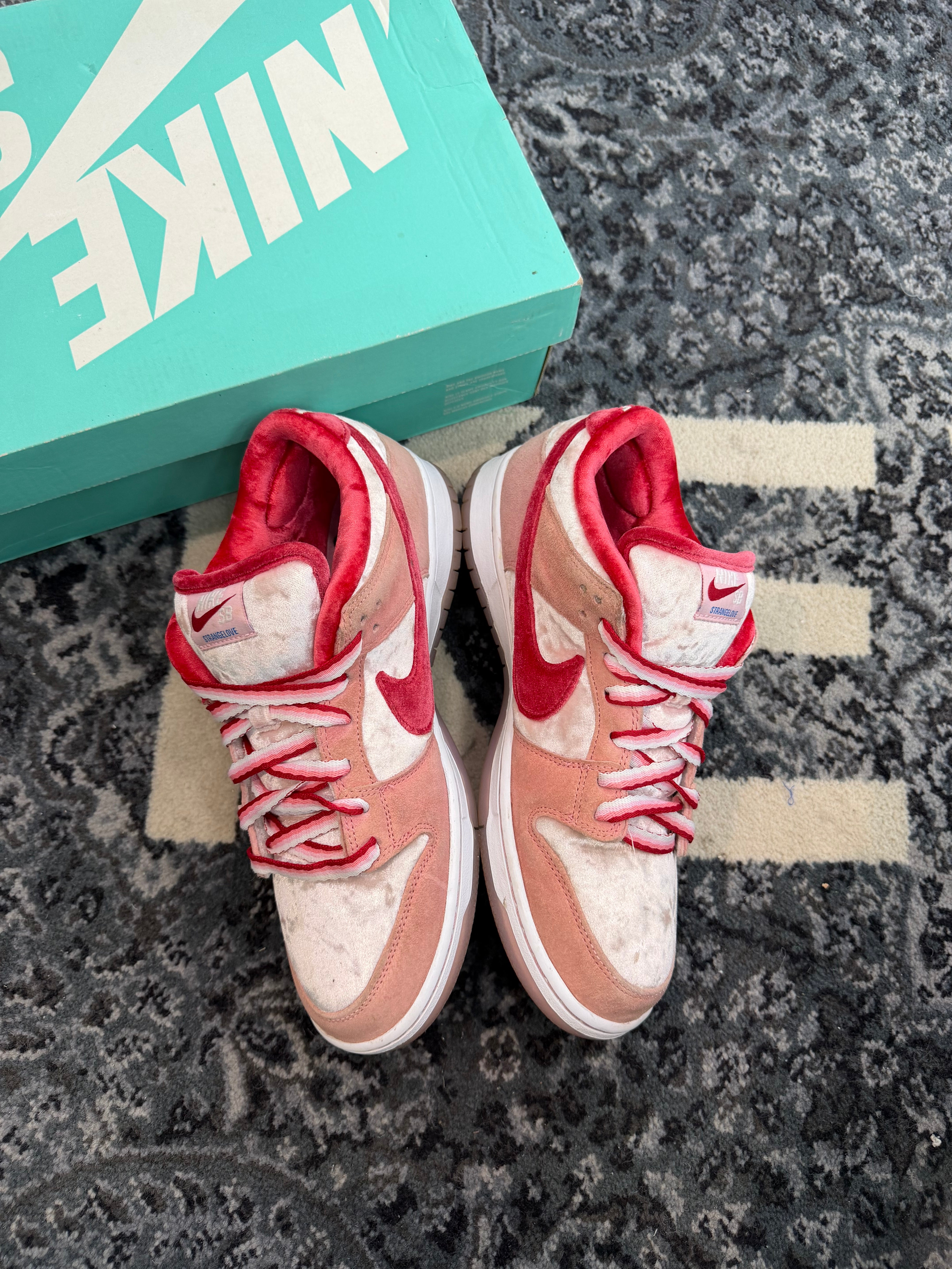 Nike SB Dunk Low “Strange Love”