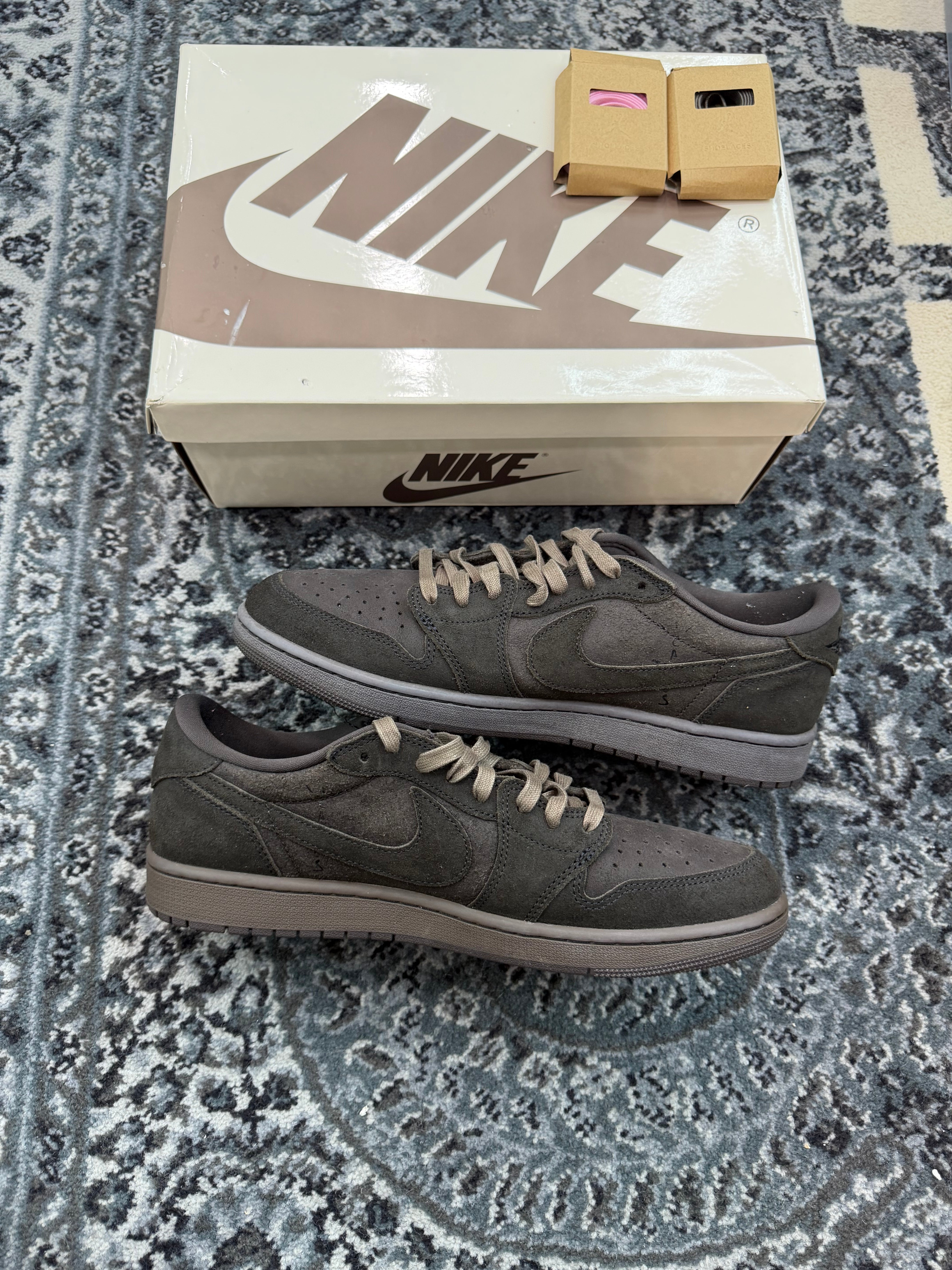 Jordan 1 Low Travis Scott “Velvet Brown”