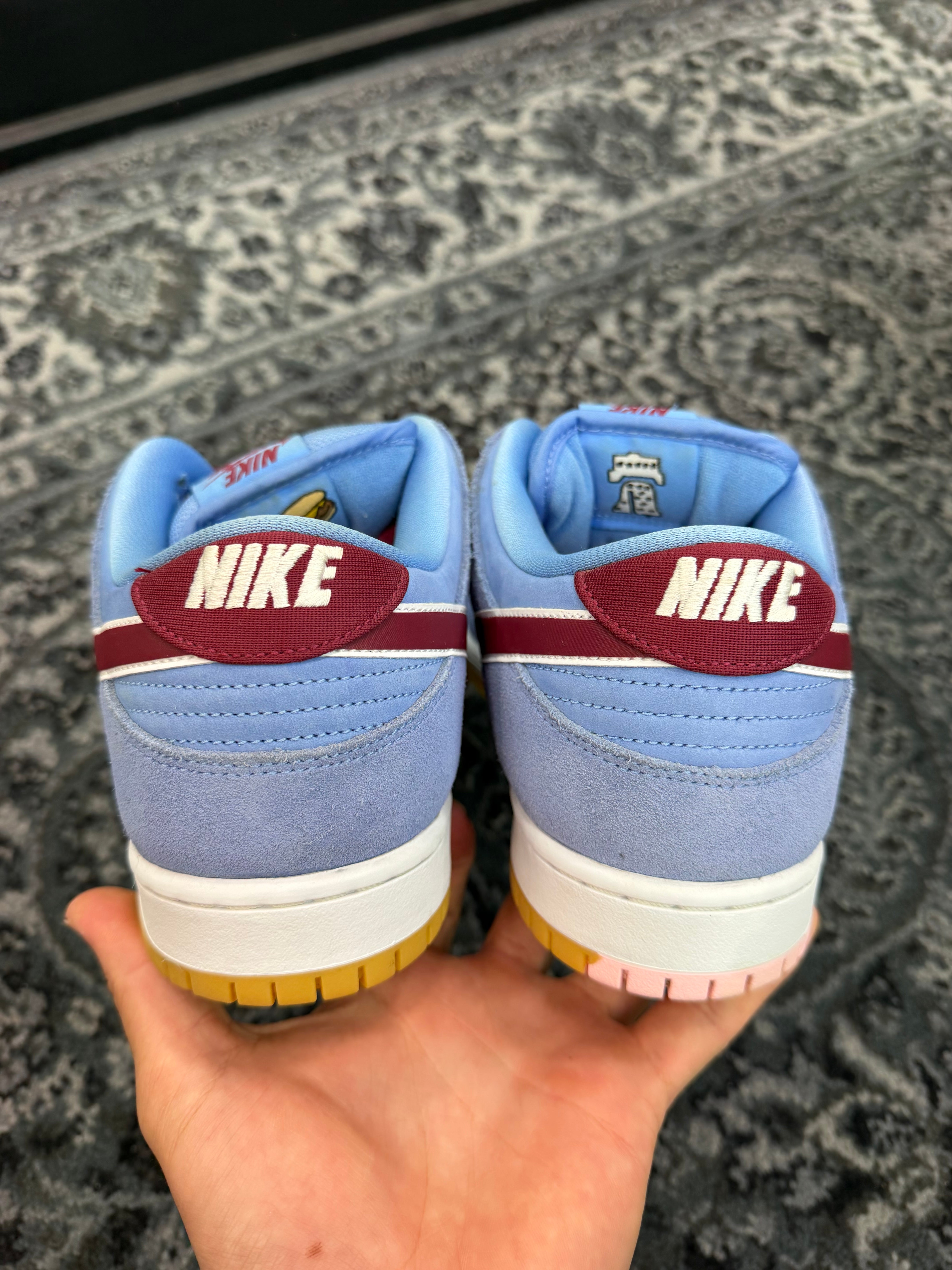 Nike Dunk Low SB “Philadelphia Phillies”