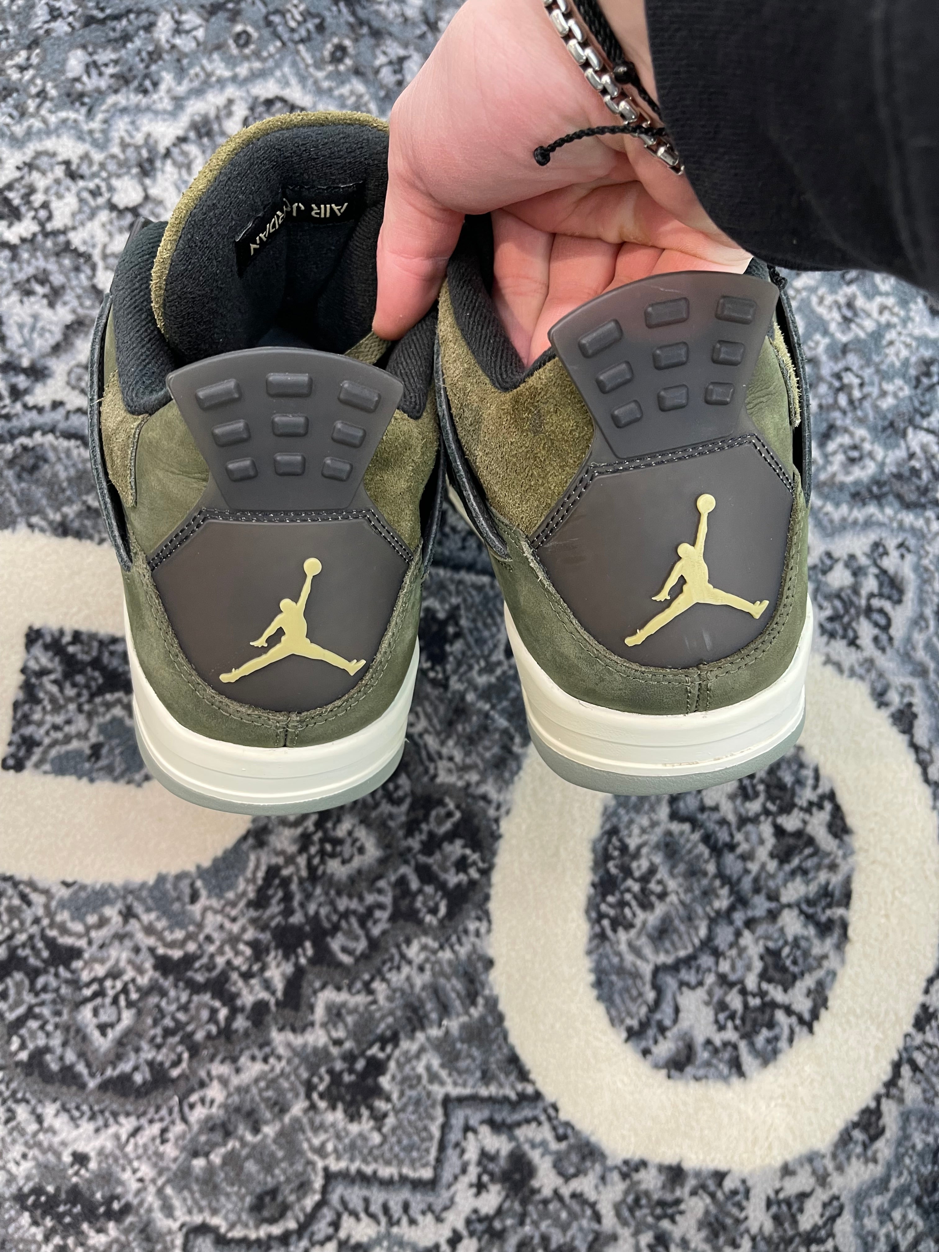 Jordan 4 “Craft Medium Olive”