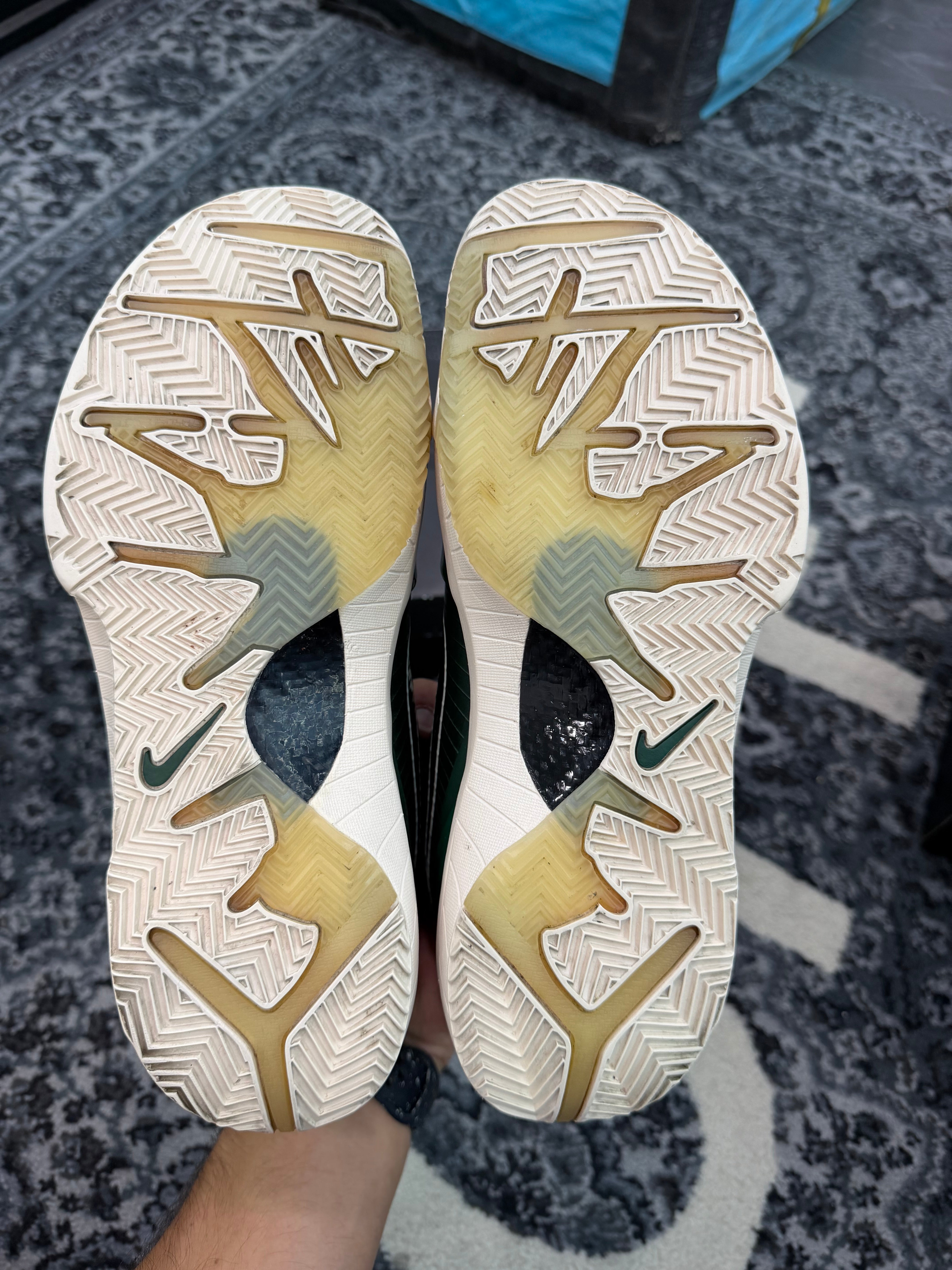 Kobe 4 Protro x Undefeated “Milwaukee Bucks”