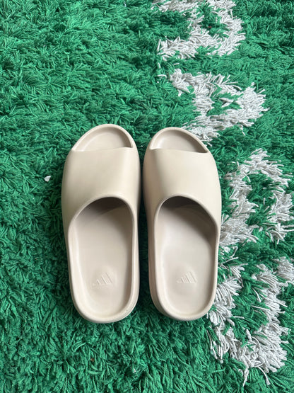 Yeezy Slide “Pure”