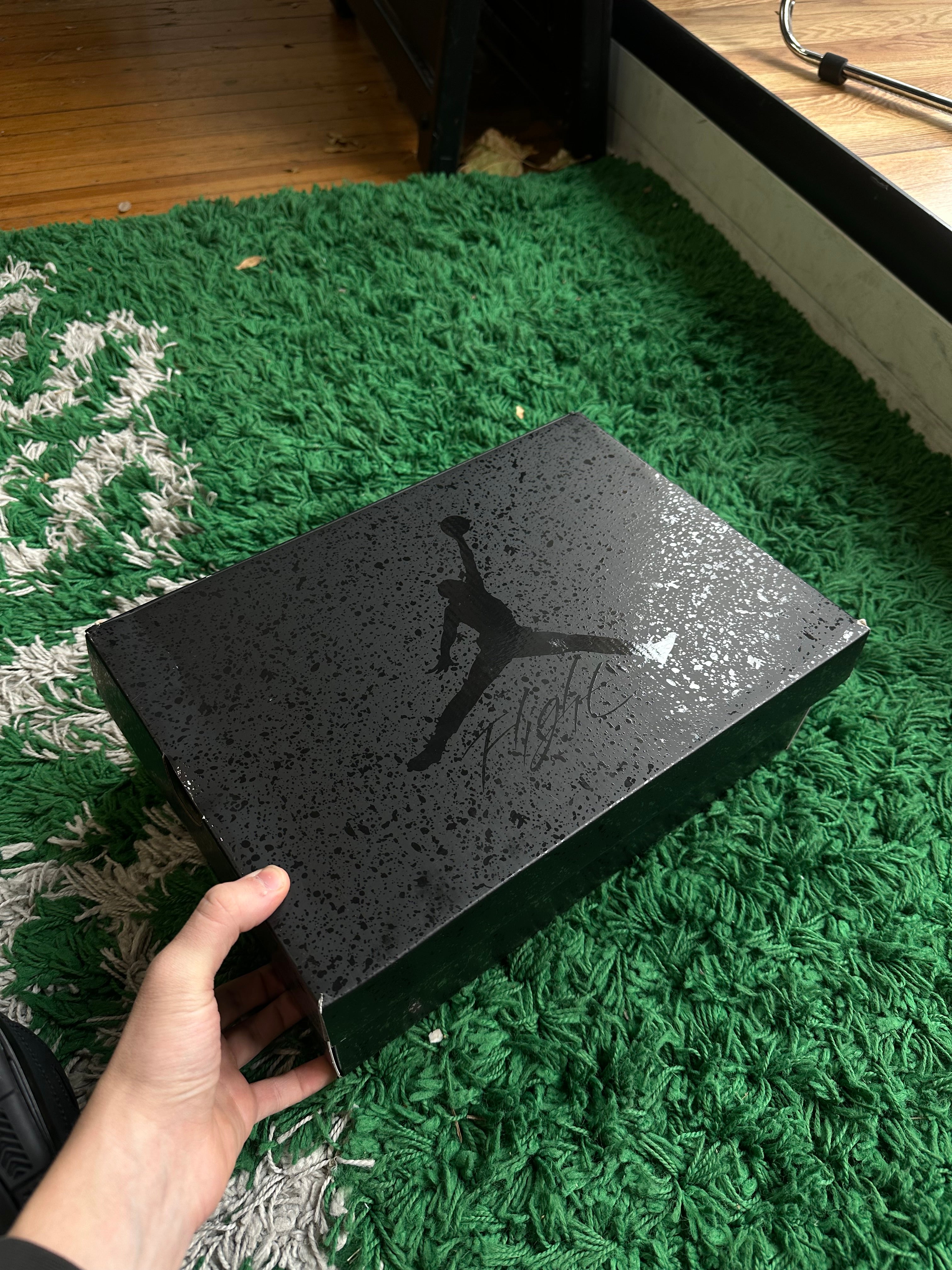 Jordan 4 “Black Cat” (2025)