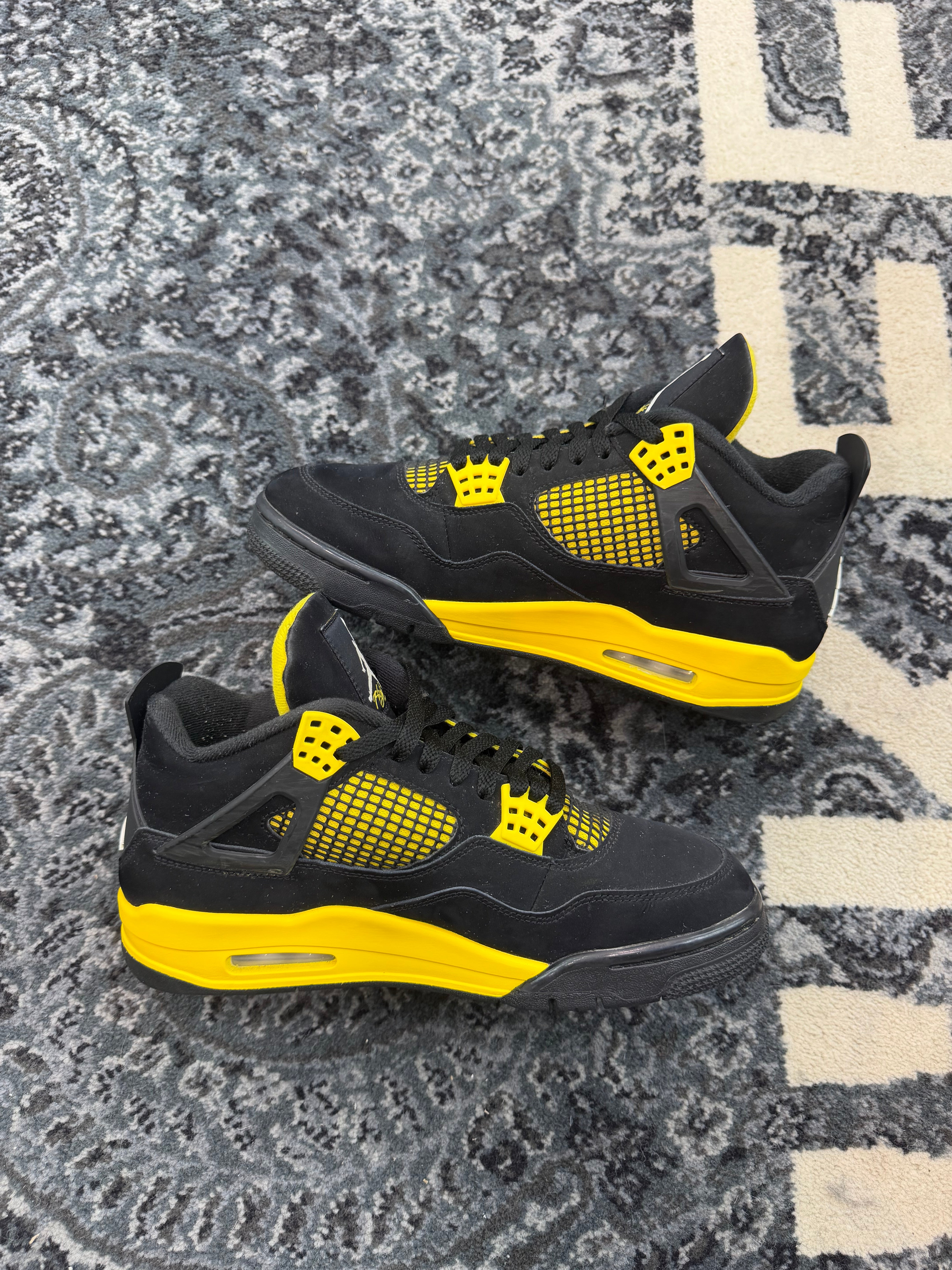 Jordan 4 “Thunder”