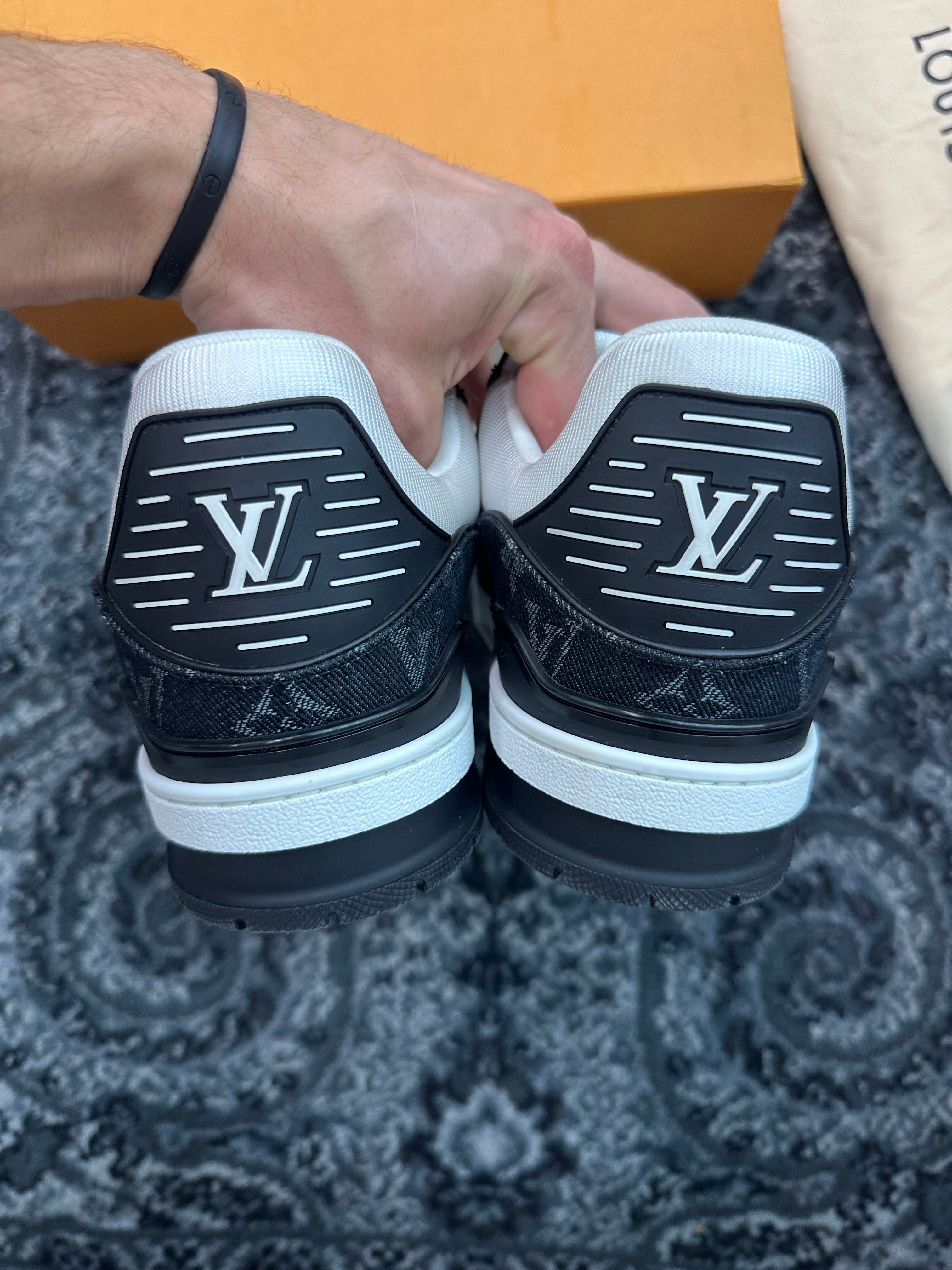 Louis Vuitton Trainer “Black White”