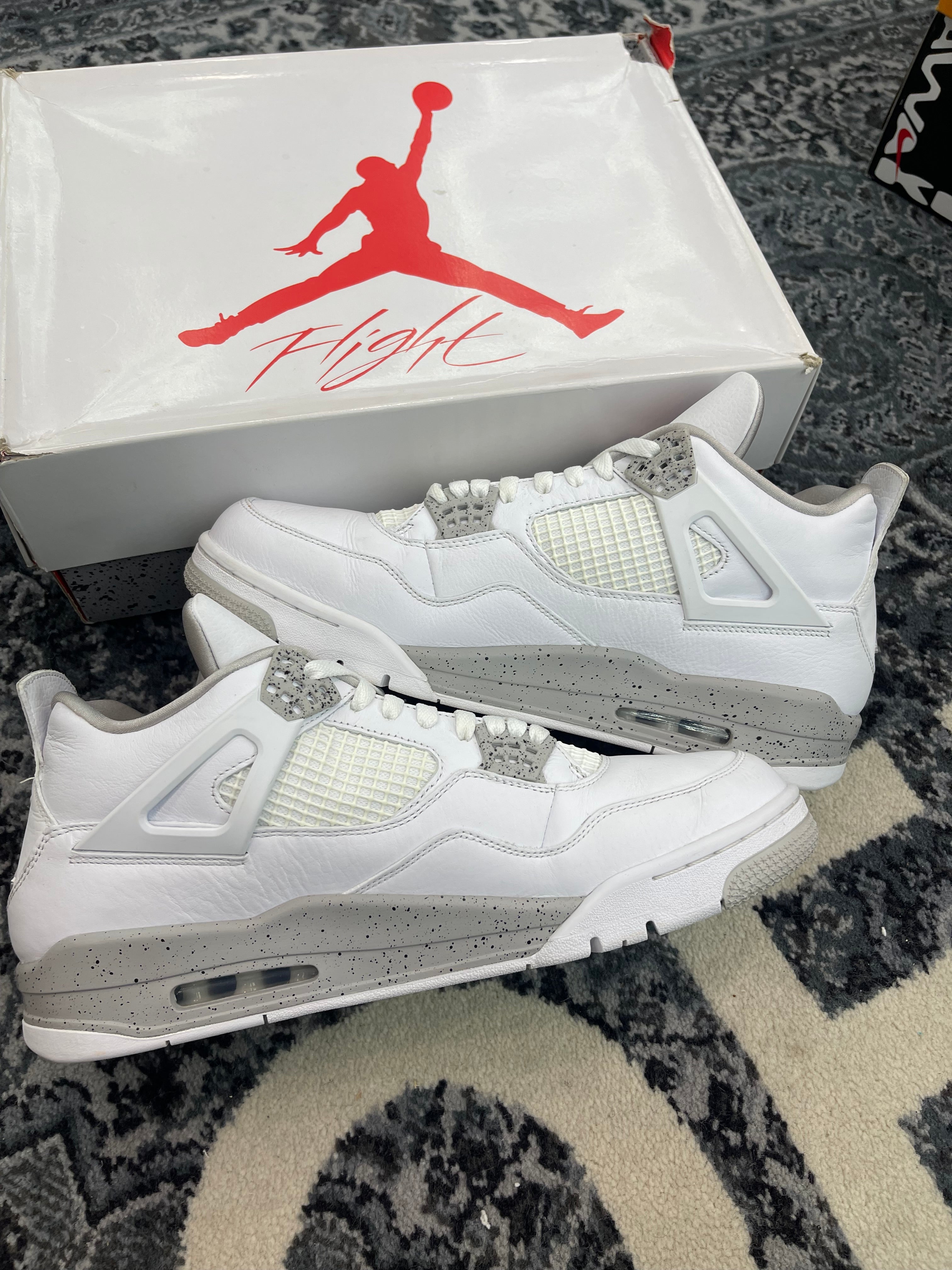 Jordan 4 “White Oreo”