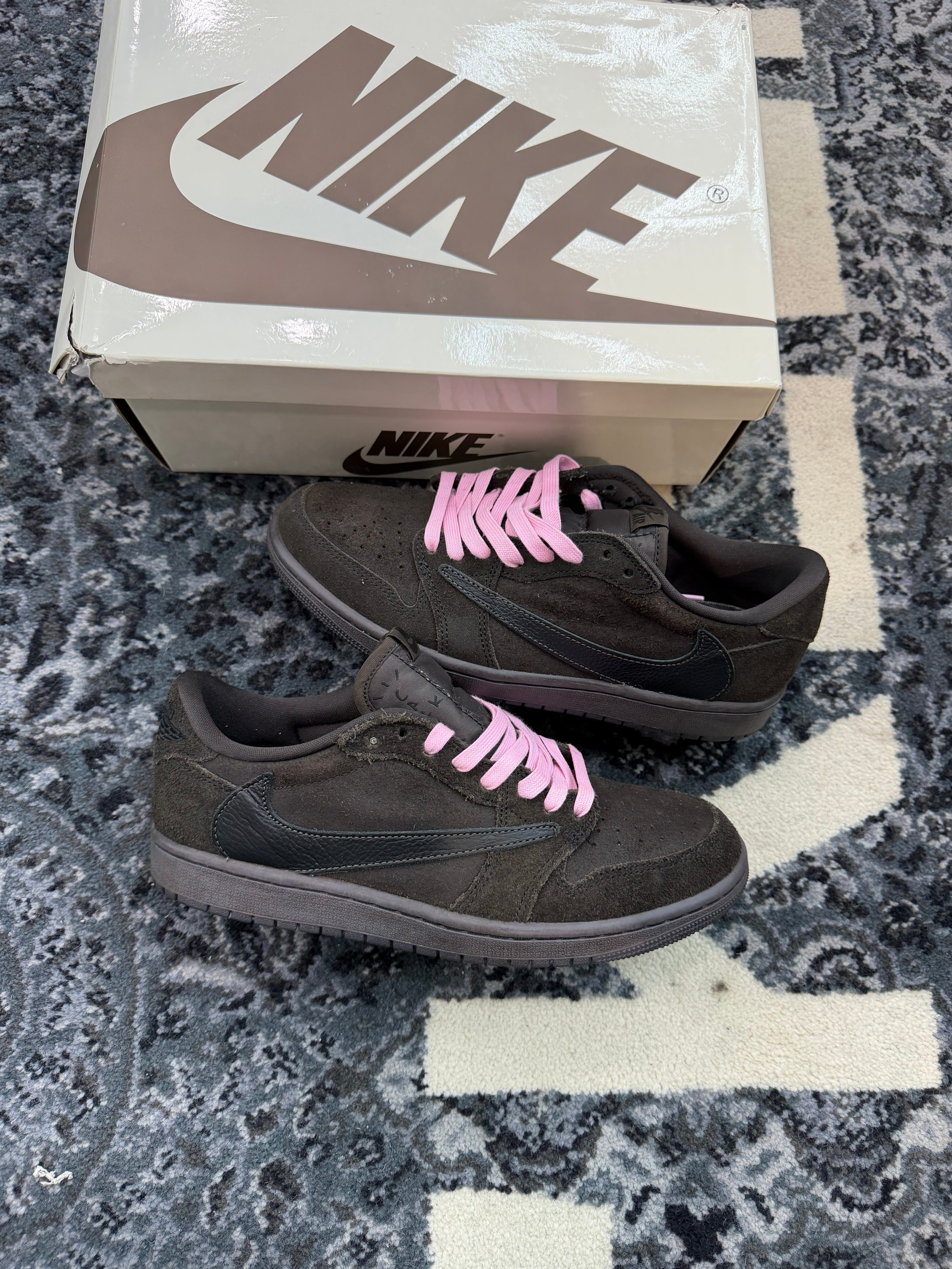 Jordan 1 Low Travis Scott “Velvet Brown”