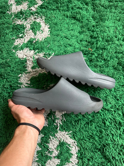 Yeezy Slide “Slate Grey”