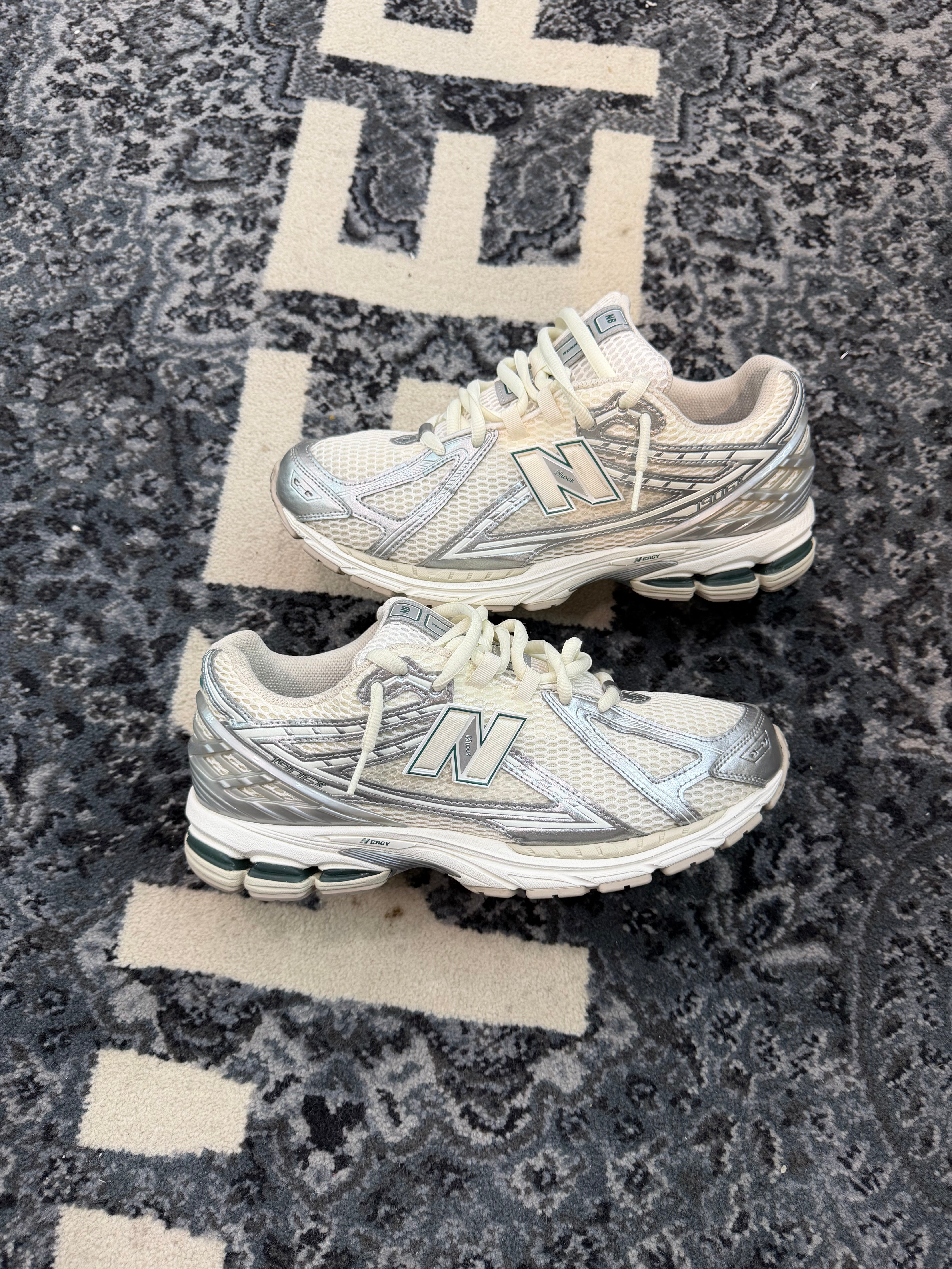 New Balance 1906R “Silver Metallic Sea Salt”