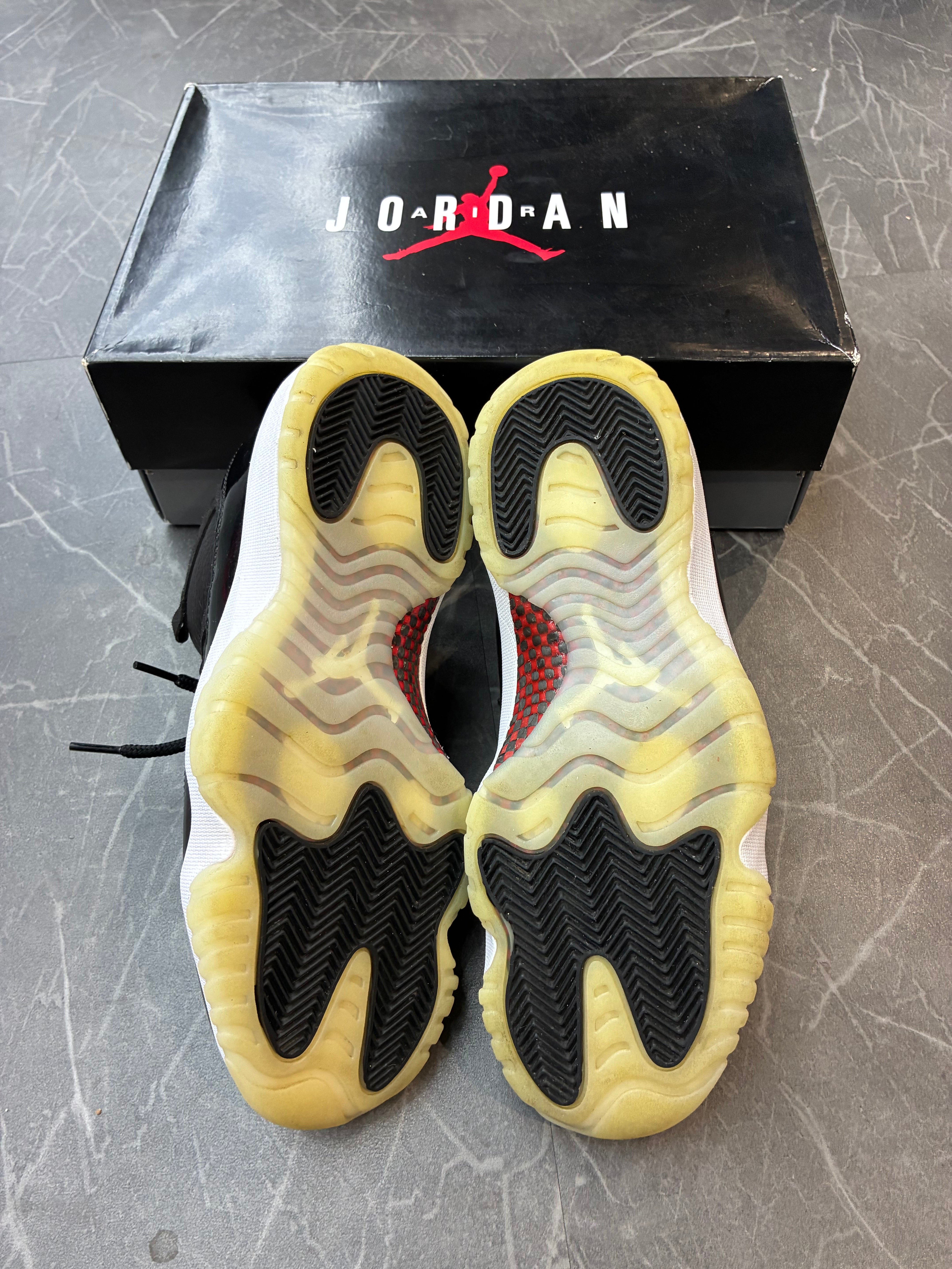 Jordan 11 Low “72-10”