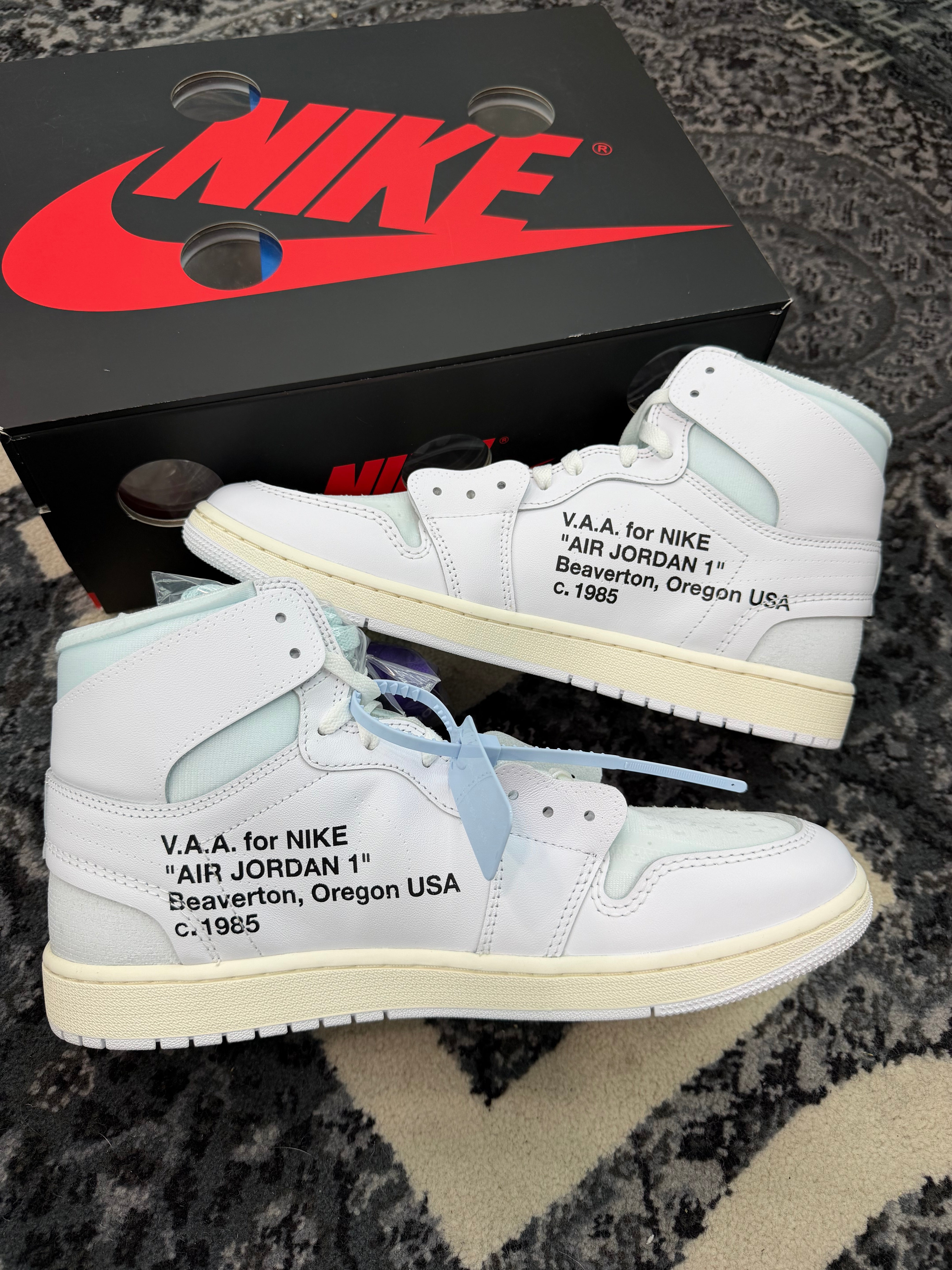 Jordan 1 High x Off White “Alaska”