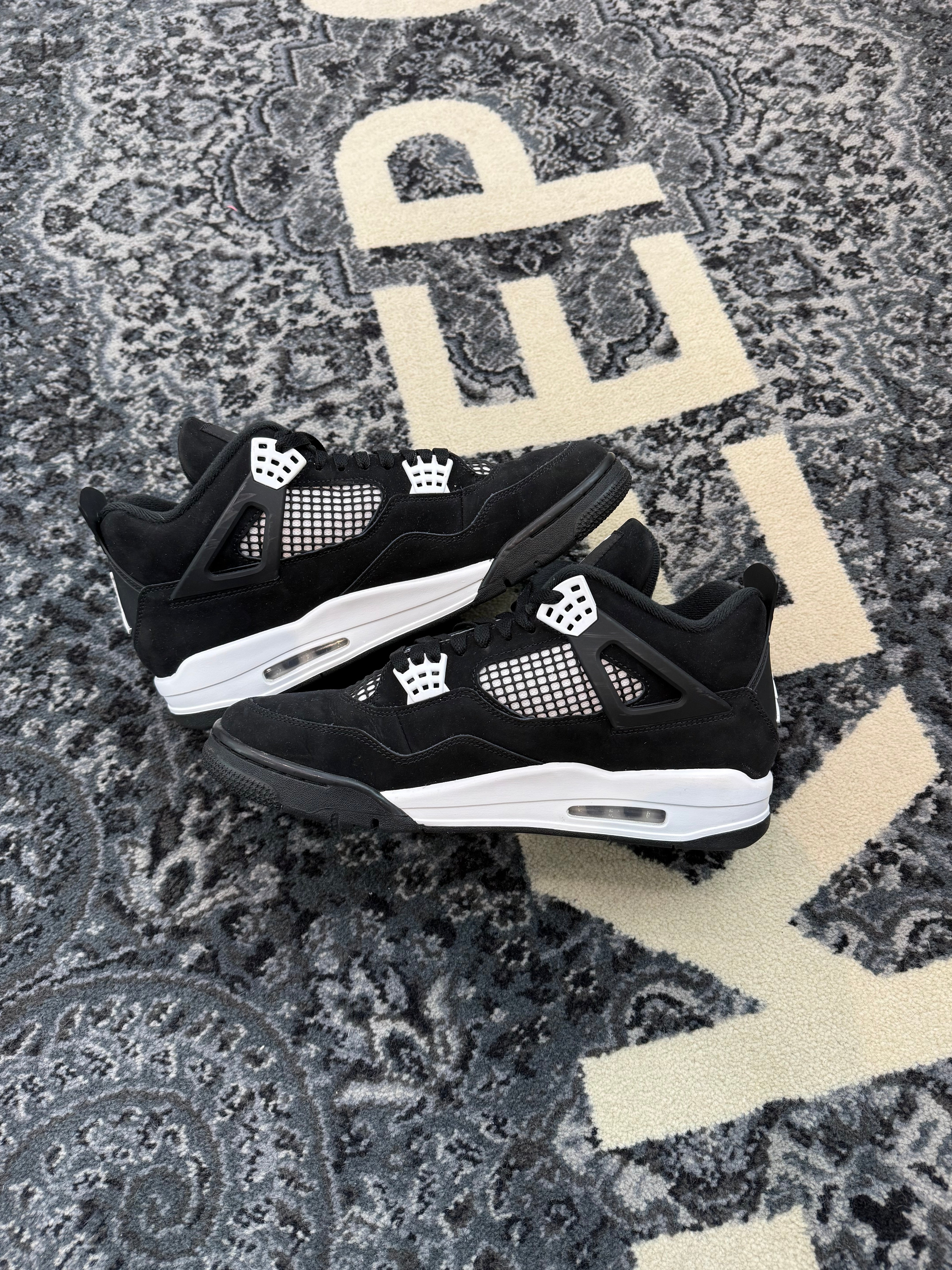 Jordan 4 “White Thunder”