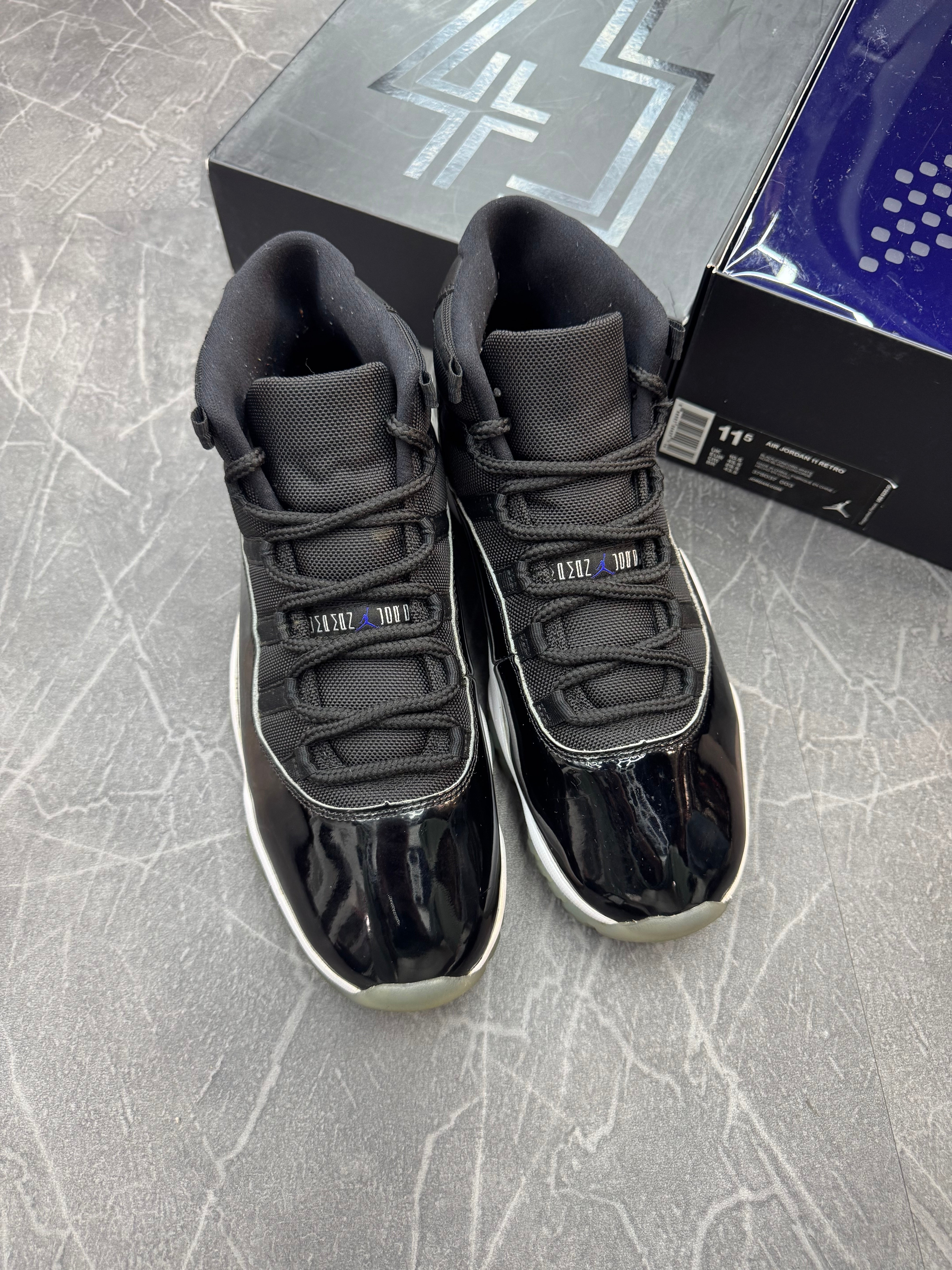 Jordan 11 Space Jam