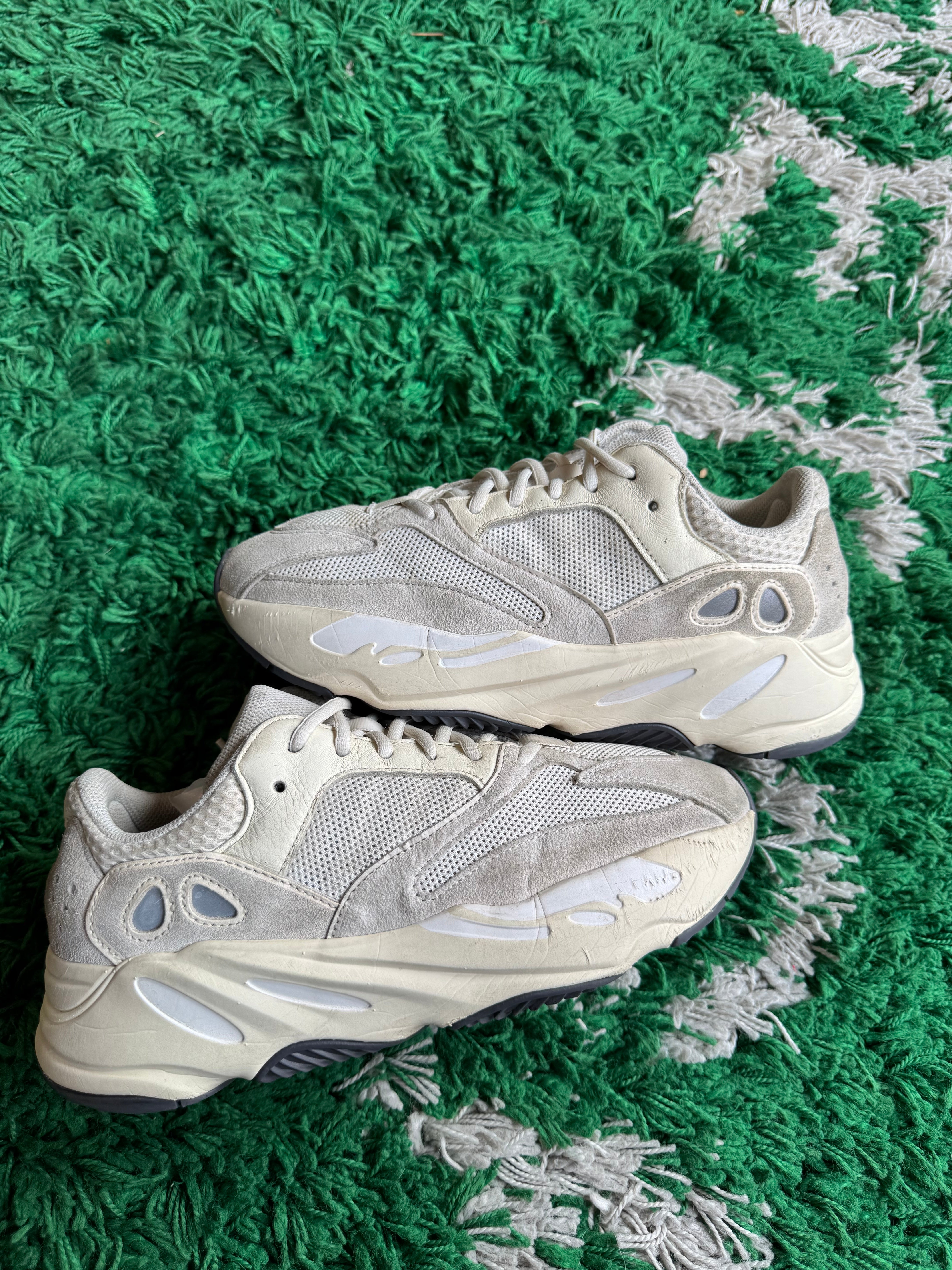 Yeezy 700 “Analog”