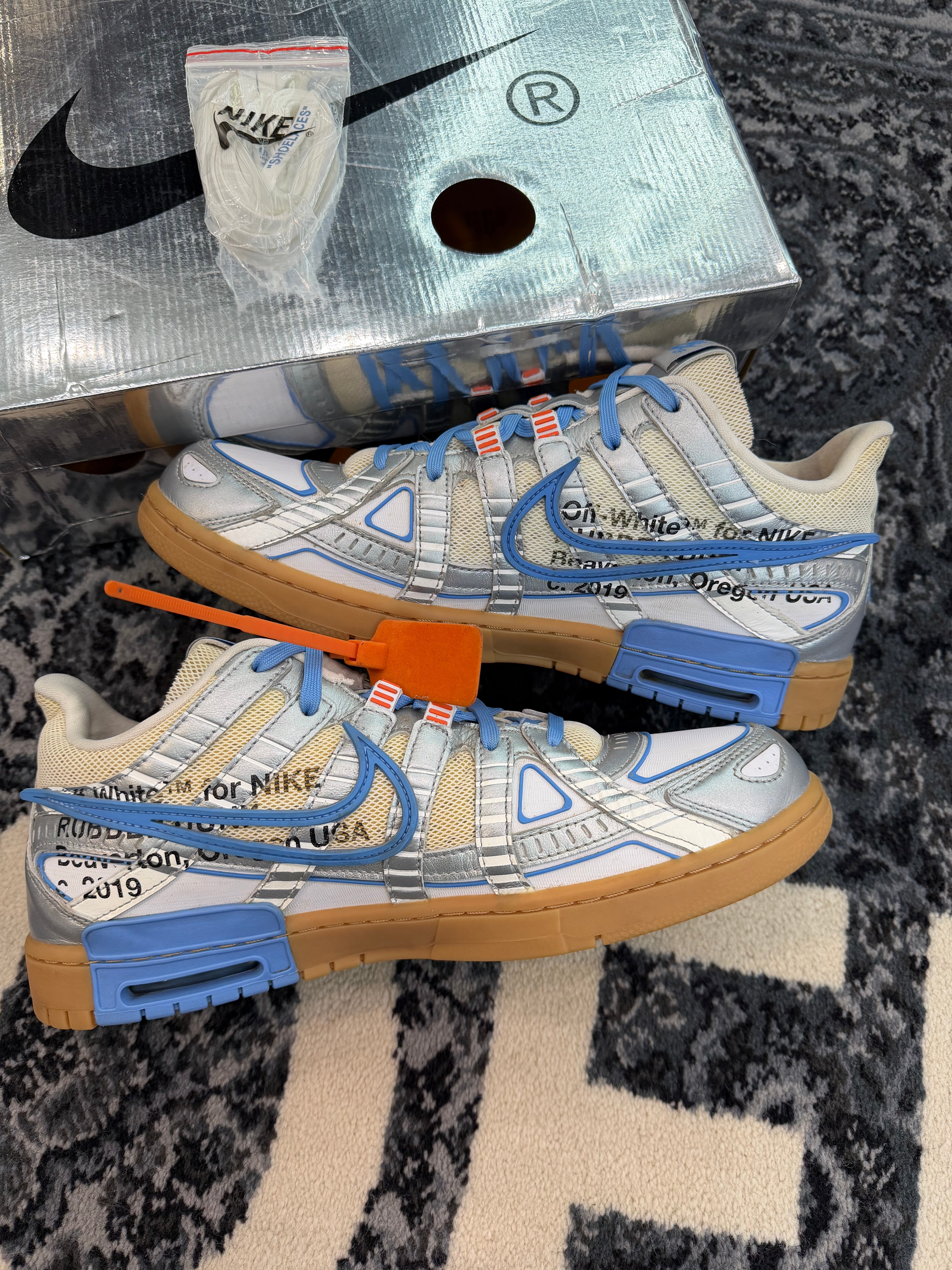 Nike Rubber Dunk Low x Off White “UNC”