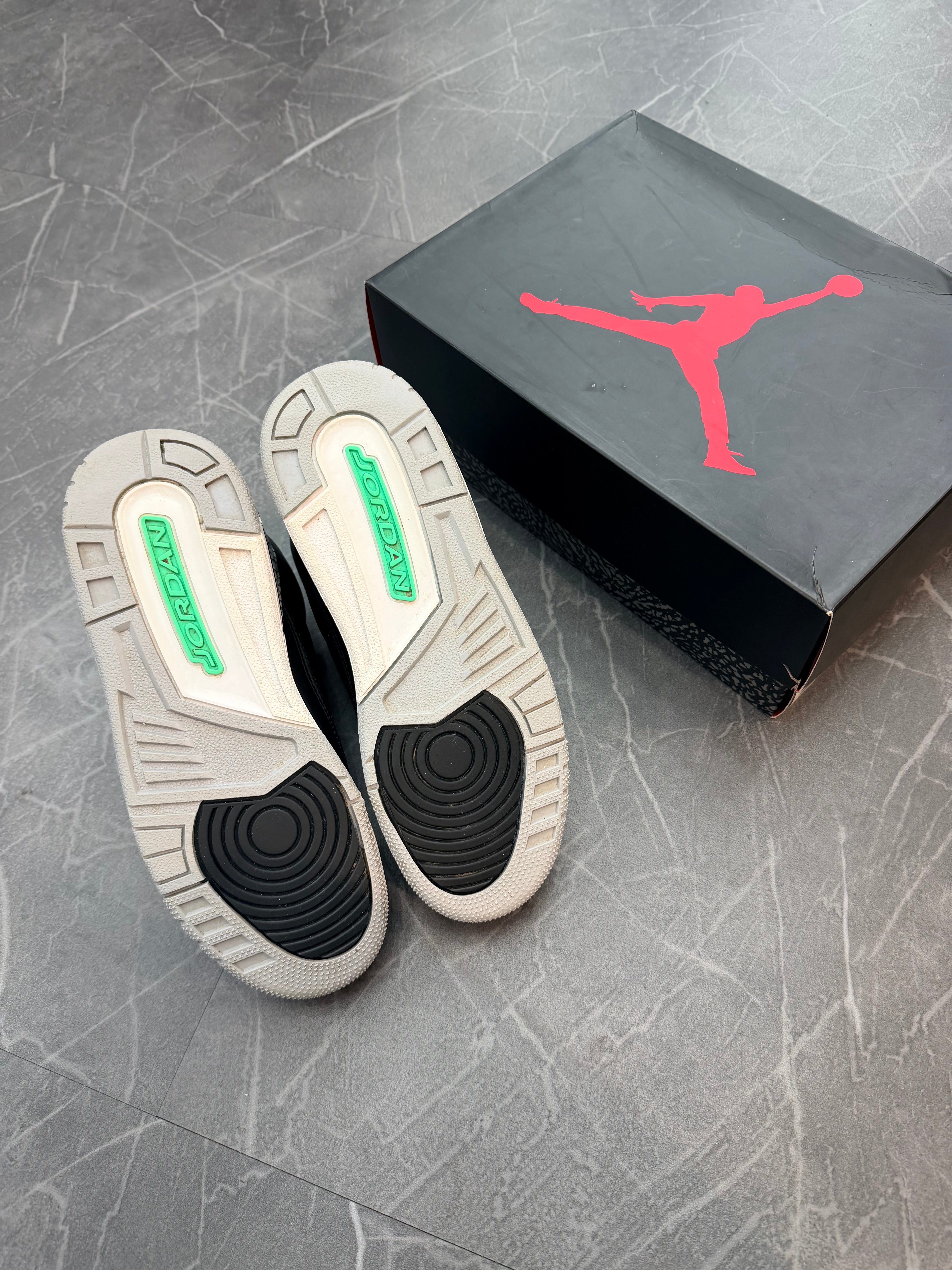 Jordan 3 “Green Glow”