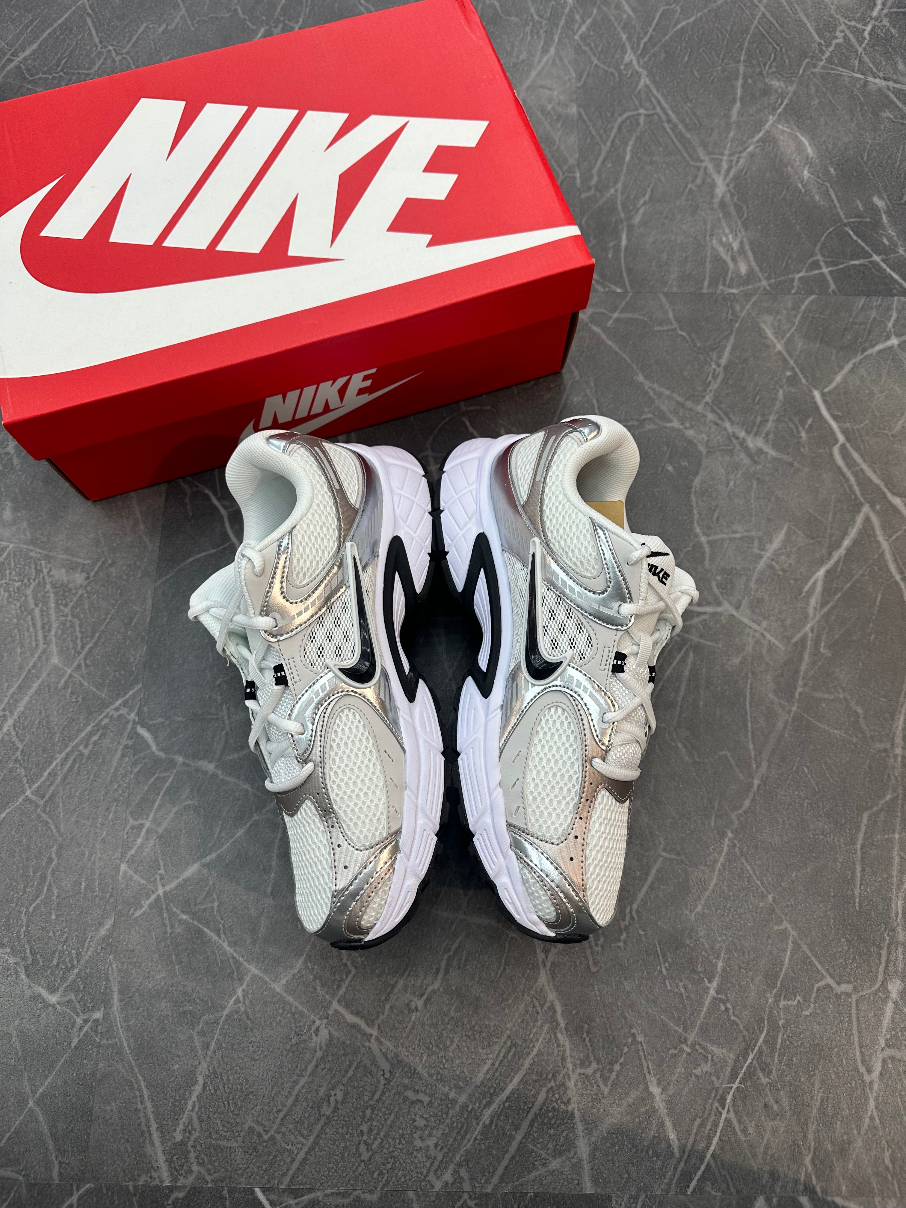 Nike V5 RNR “White Vast Grey”