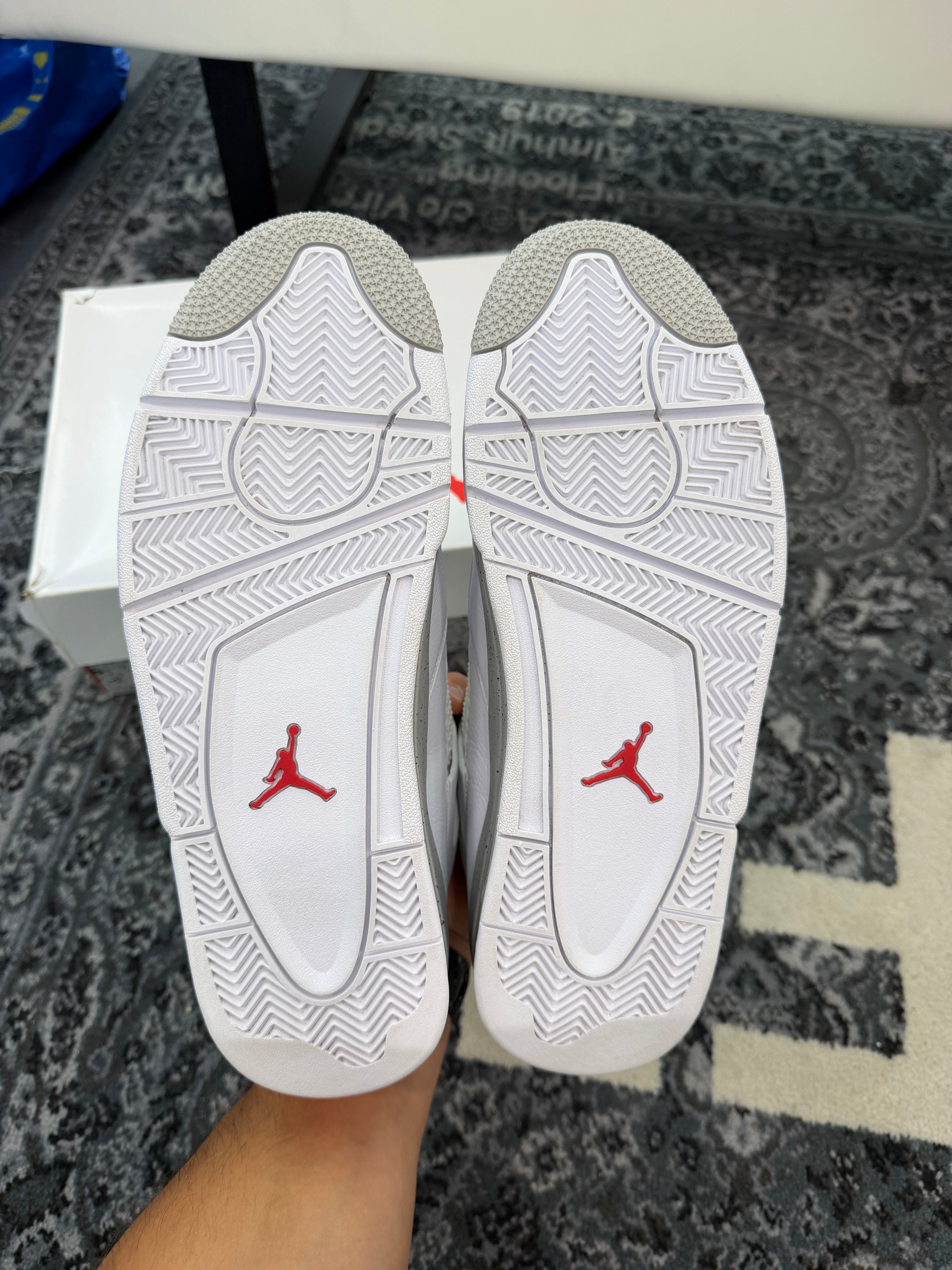 Jordan 4 “White Oreo”