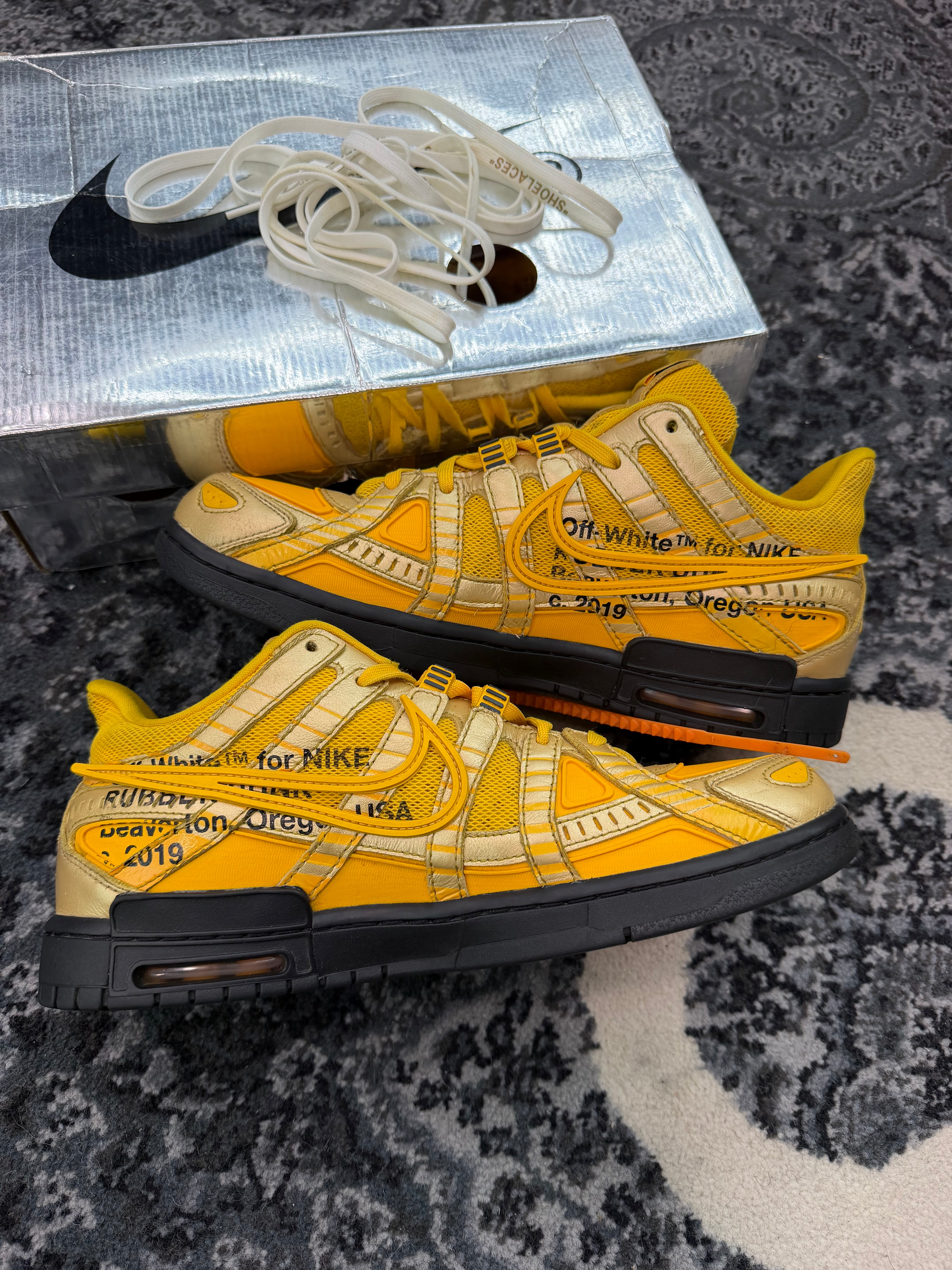 Nike x Off White Rubber Dunk Low “University Gold”