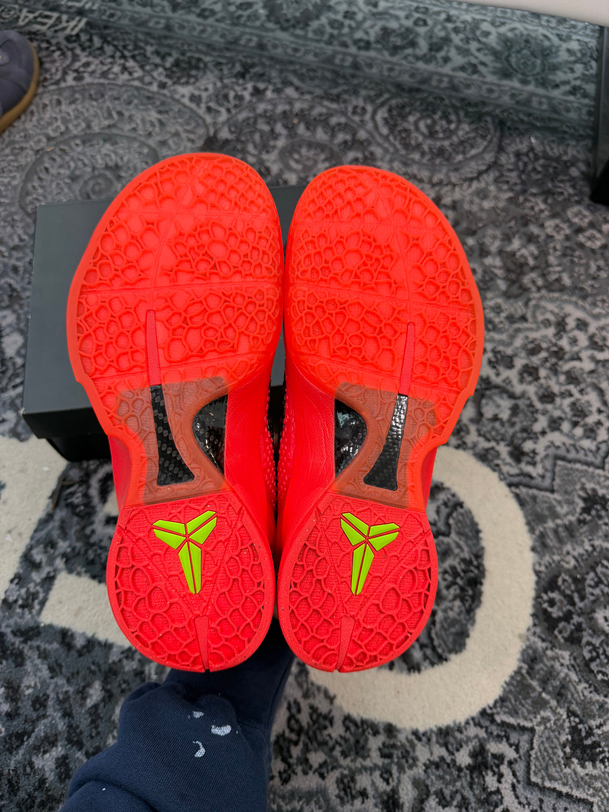 Kobe 6 Protro “Reverse Grinch”