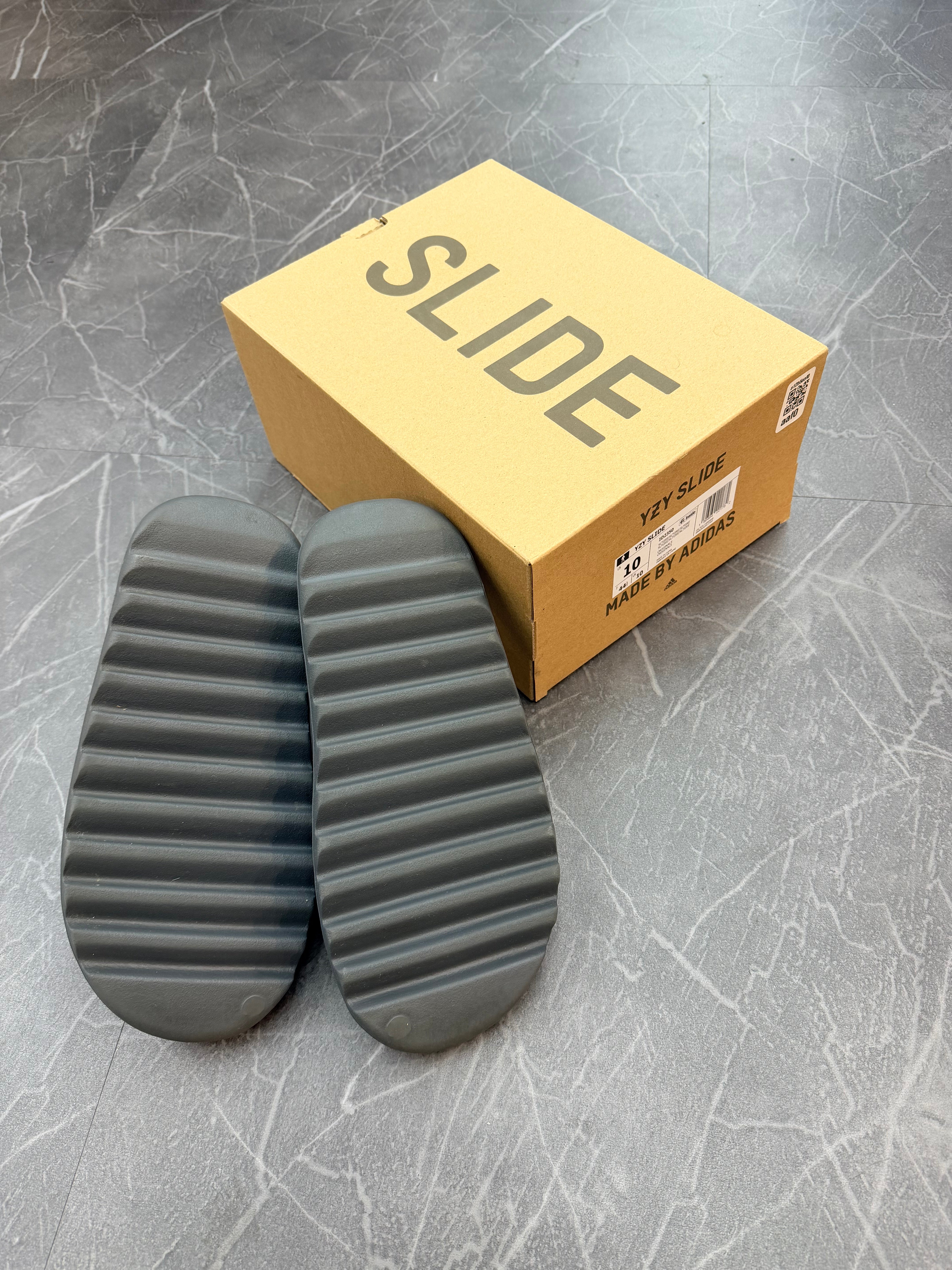 Yeezy Slide “Slate Grey”
