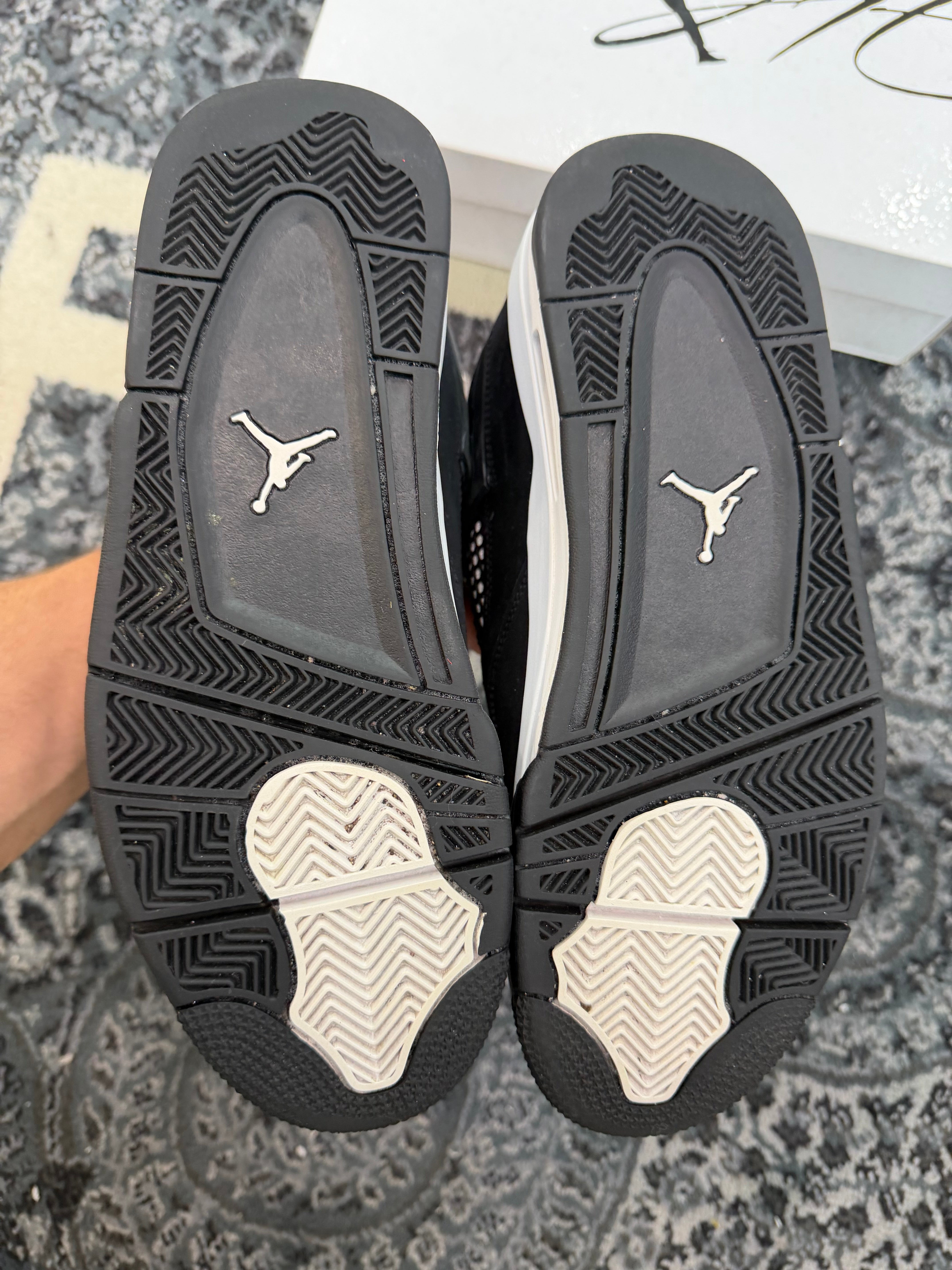 Jordan 4 “White Thunder”