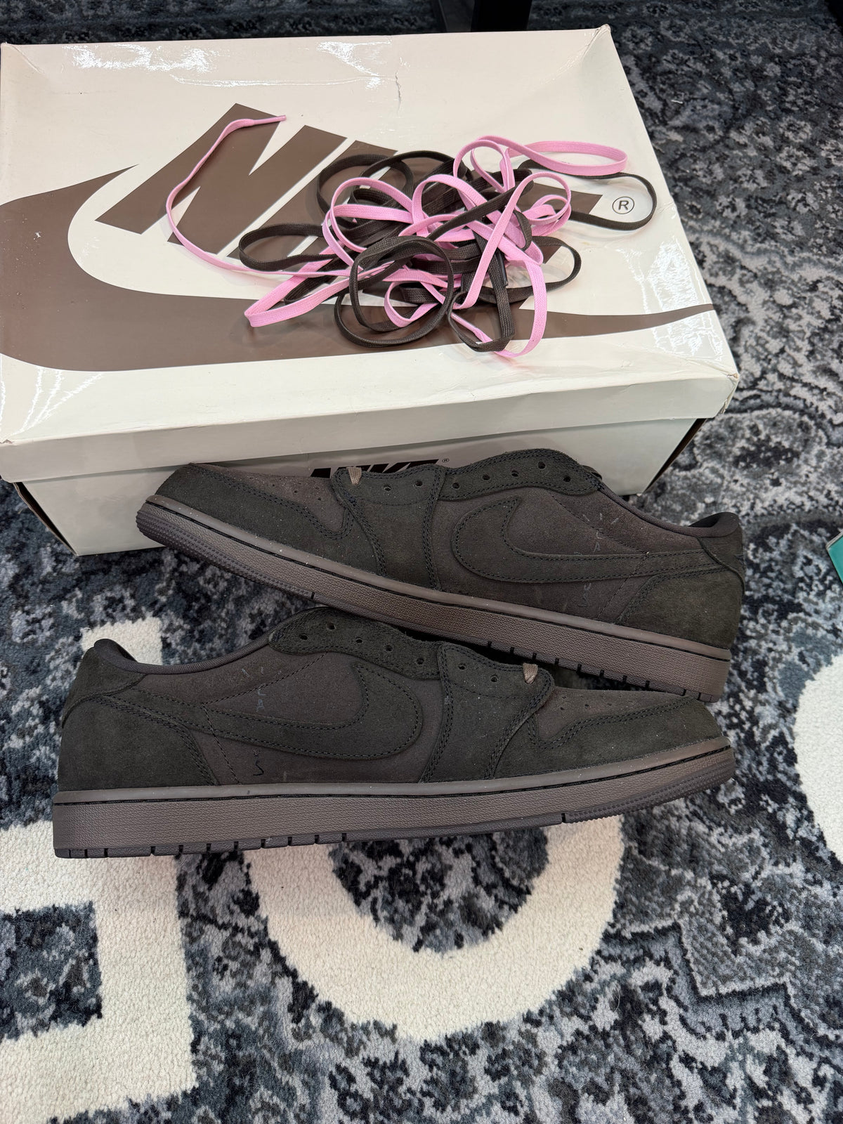 Jordan 1 Low x Travis Scott “Velvet Brown”