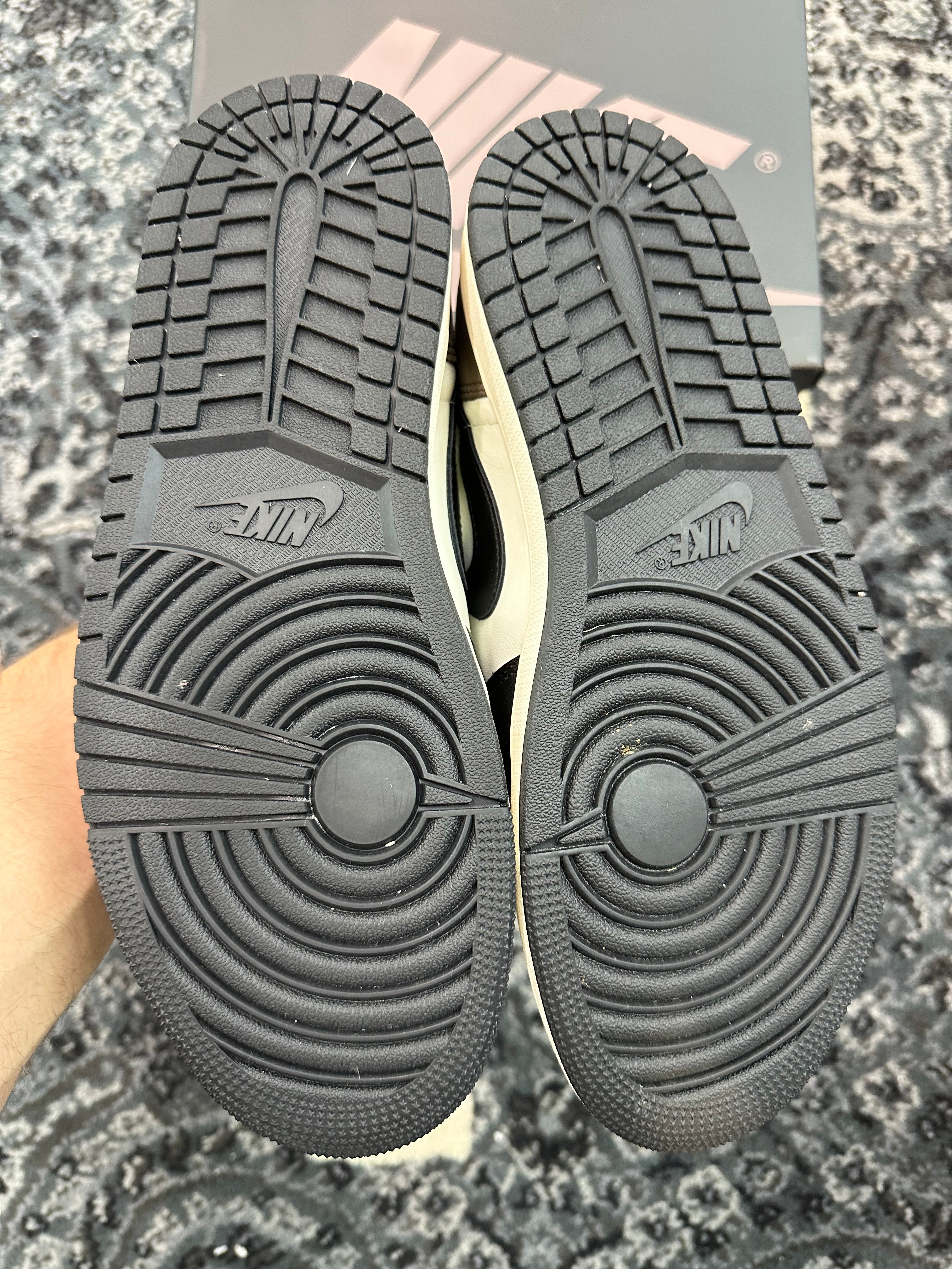 Jordan 1 Low “Mocha”