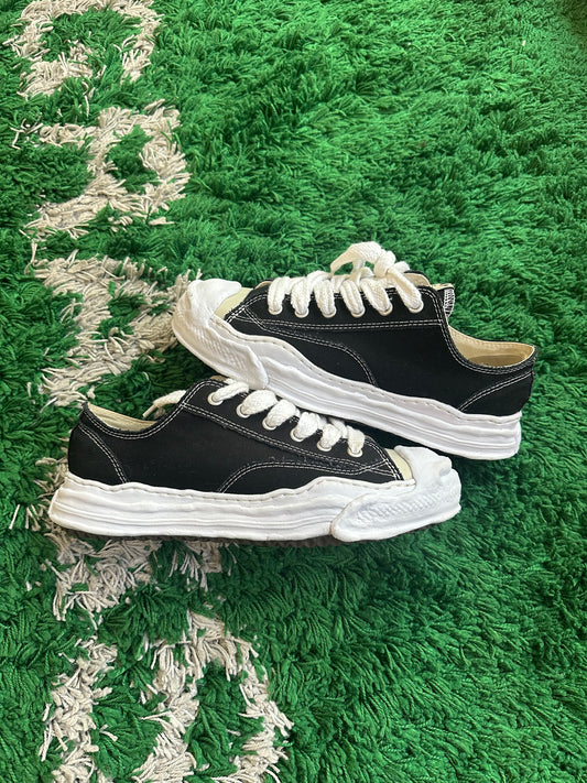 Maison Mihara Canvas Low “Black”