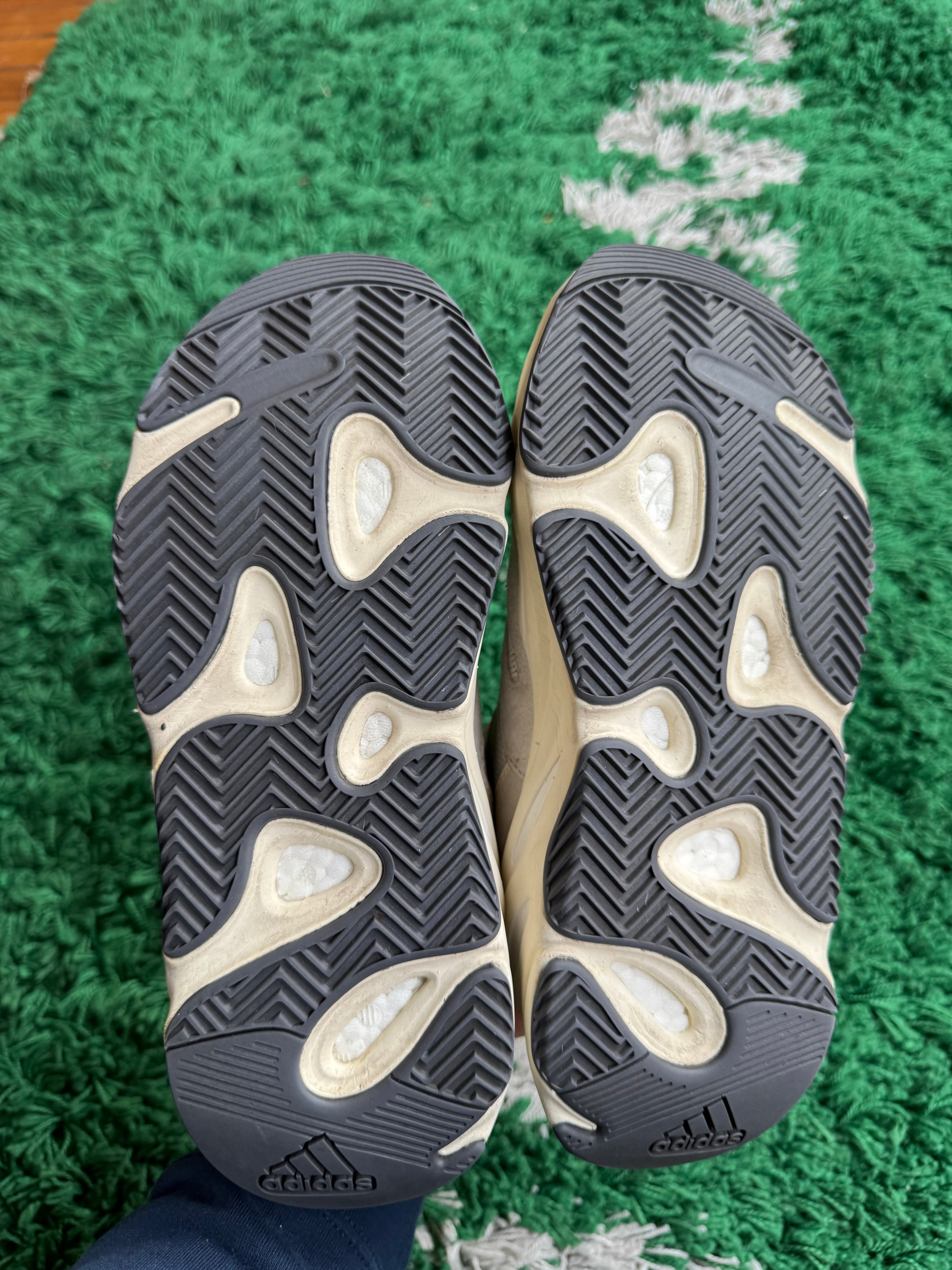 Yeezy 700 “Analog”